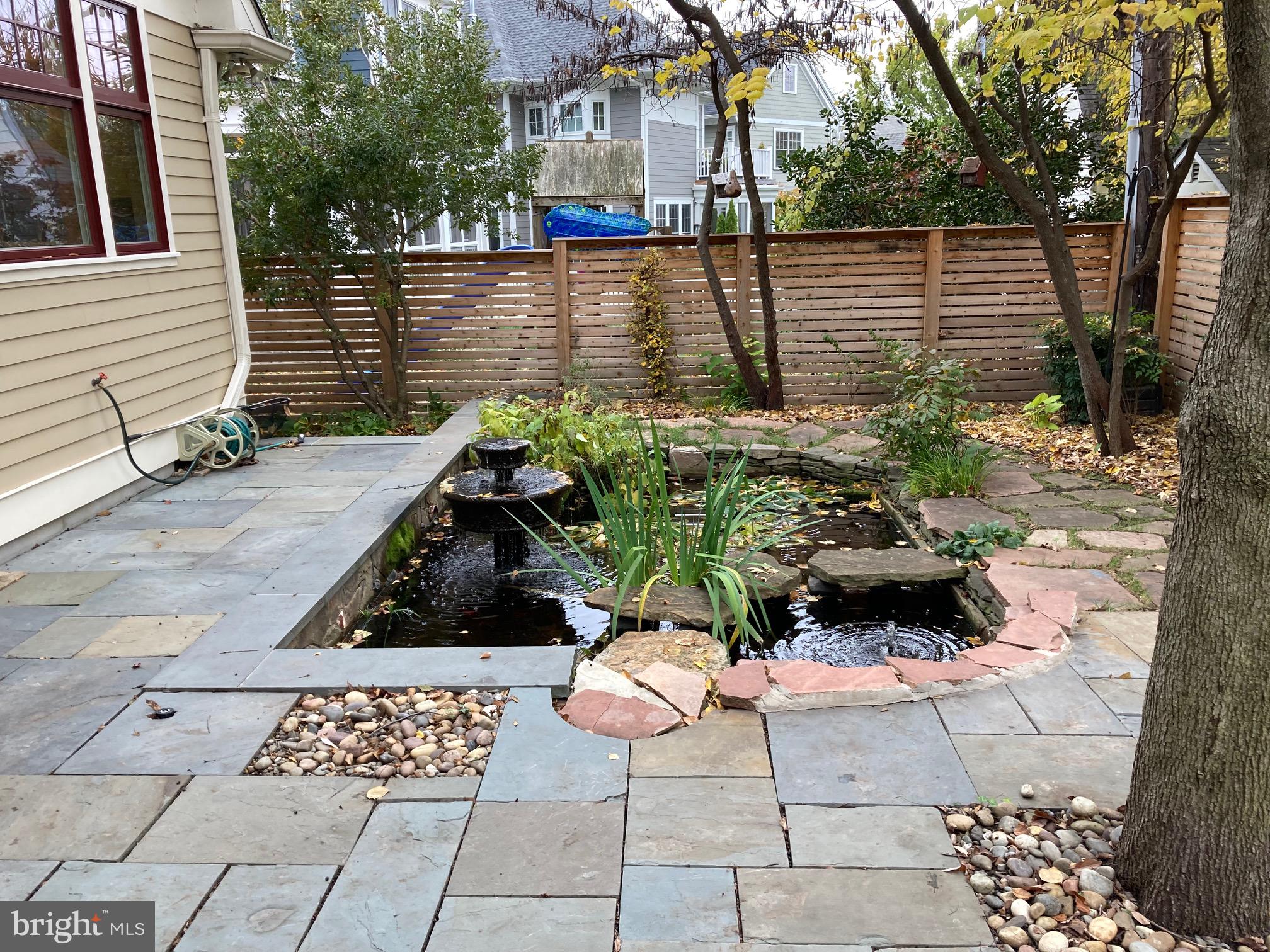 LYON VILLAGE - Residential