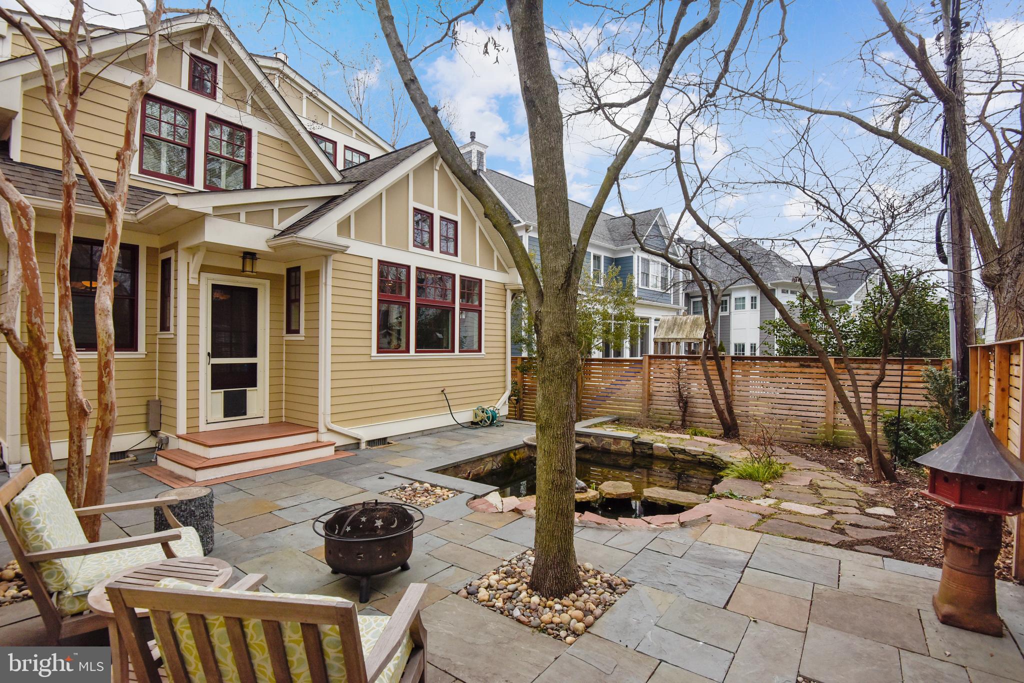 LYON VILLAGE - Residential