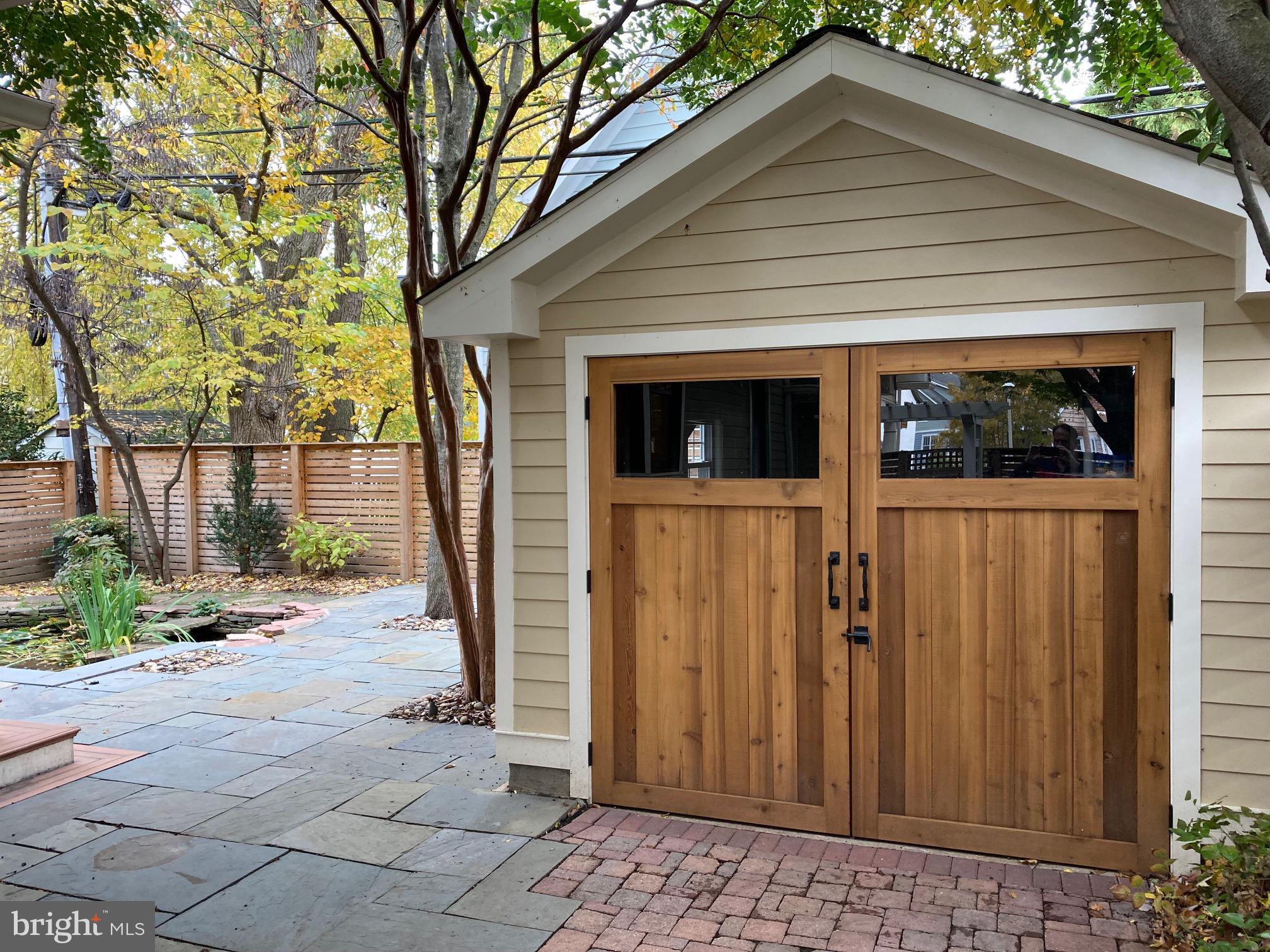 LYON VILLAGE - Residential