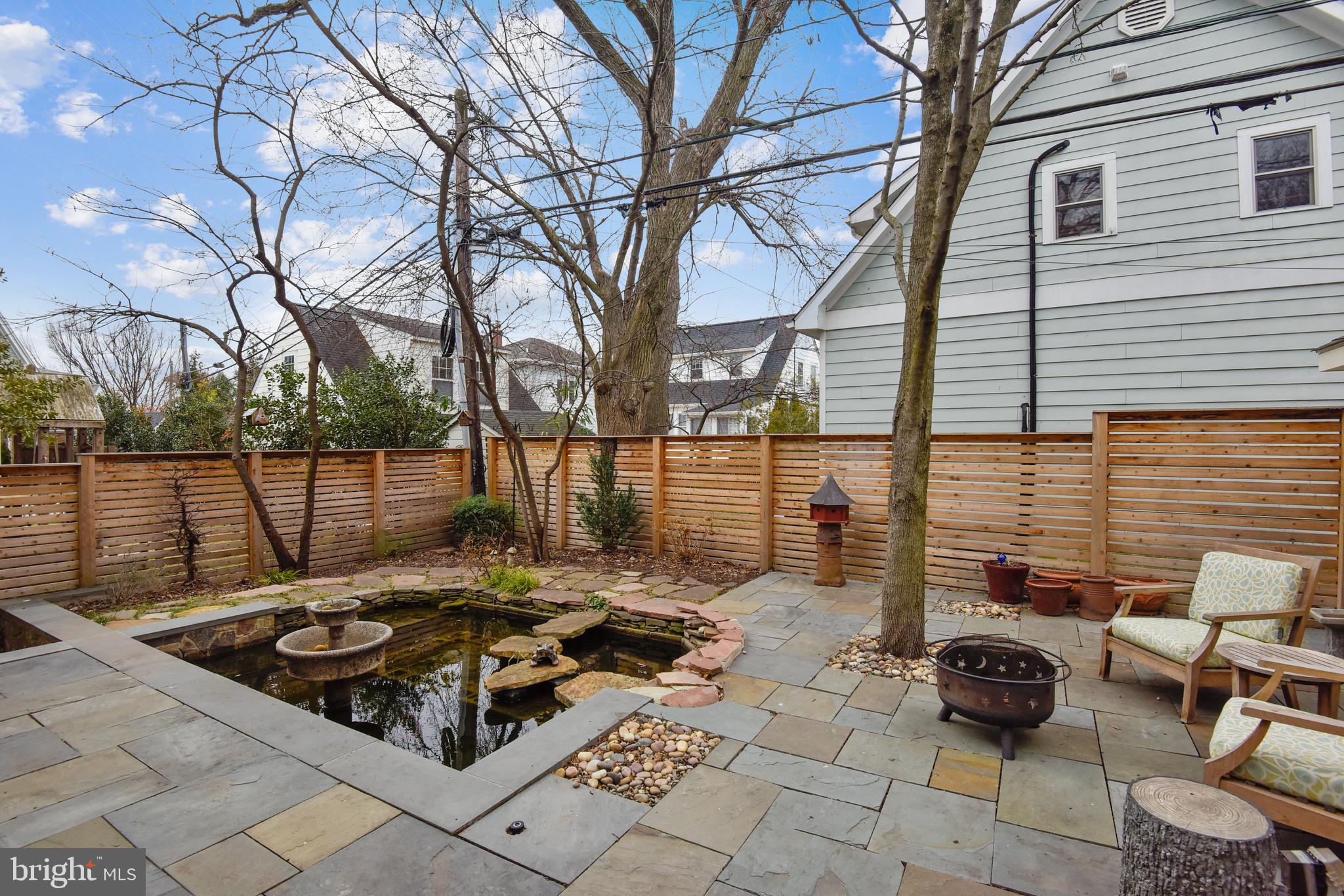 LYON VILLAGE - Residential