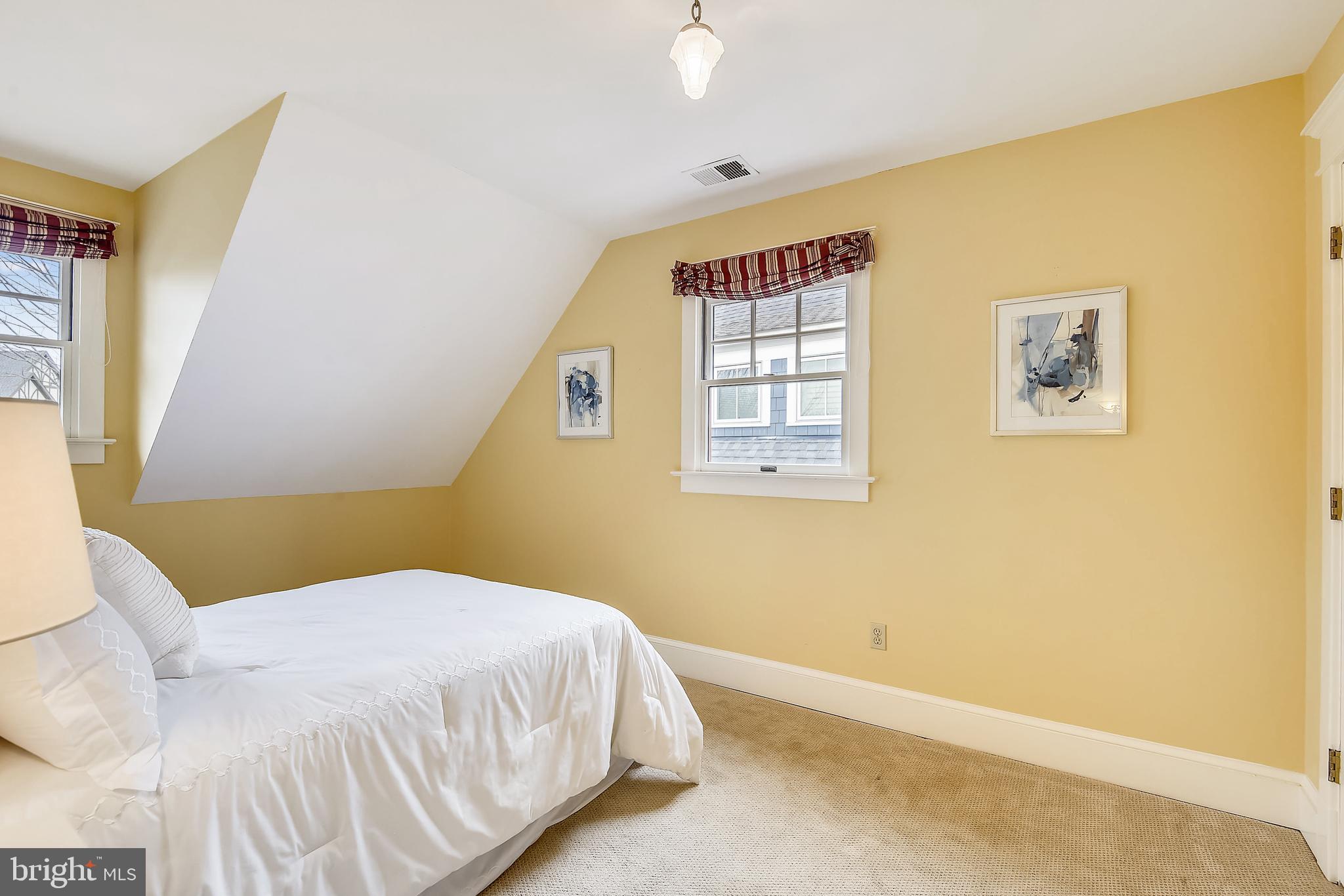 LYON VILLAGE - Residential