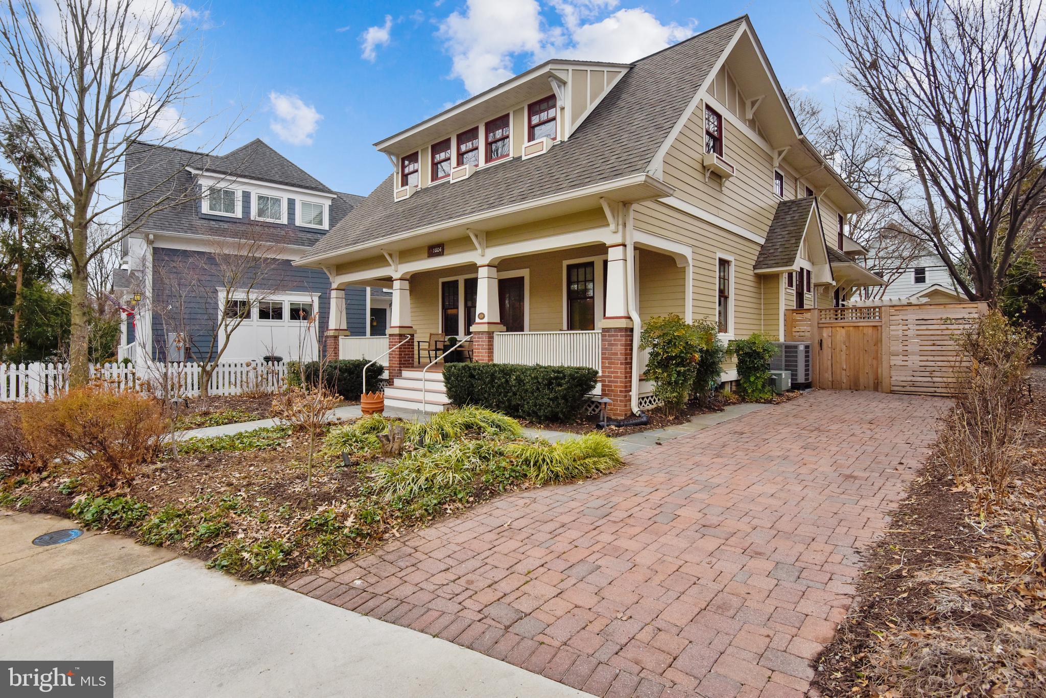 LYON VILLAGE - Residential