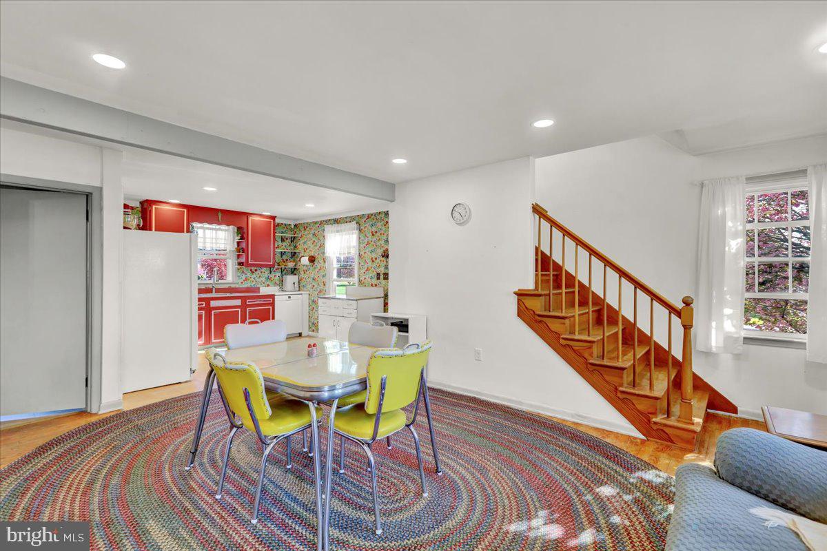 240 W RACE STREET