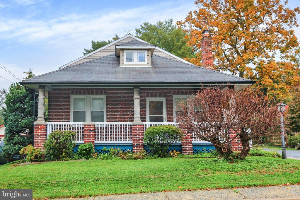 Photo of 27 S Chestnut Street, ELVERSON, PA 19520 (MLS # PACT2138016)