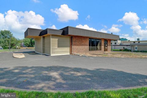 Photo of 40 Scotch Road, EWING, NJ 08628 (MLS # NJME2071846)