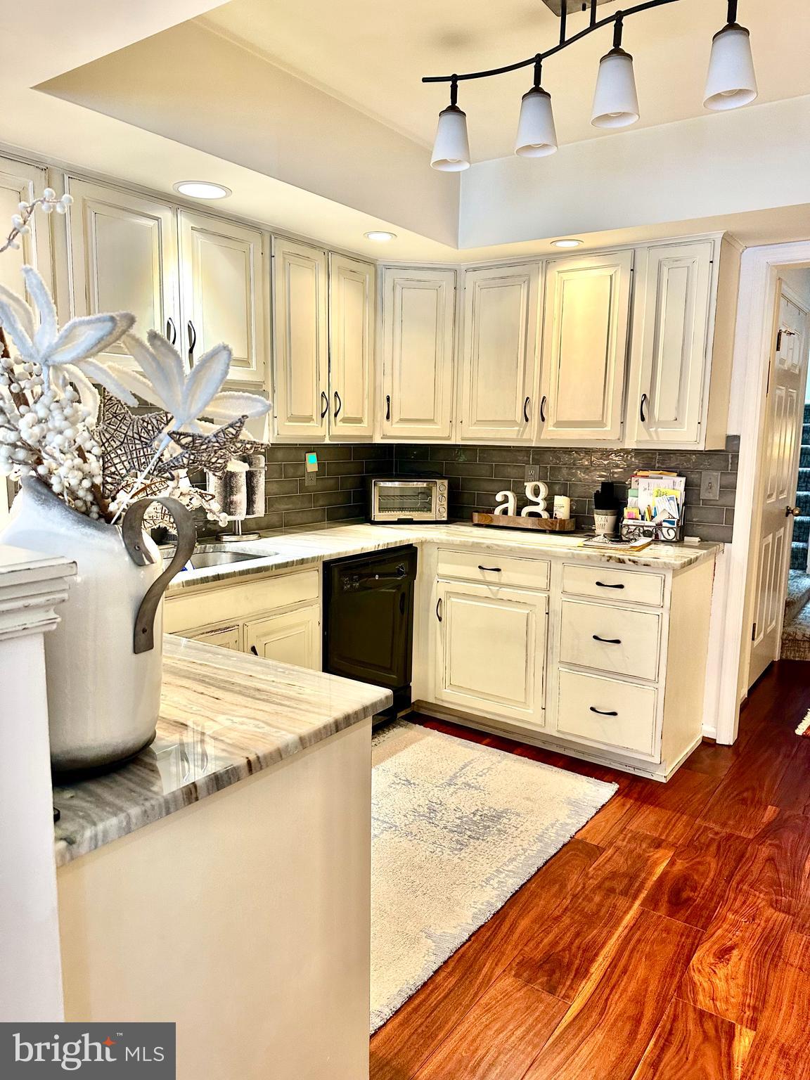 821 JEFFERSON WAY 821