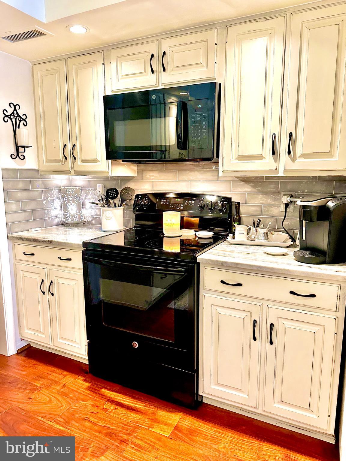 821 JEFFERSON WAY 821