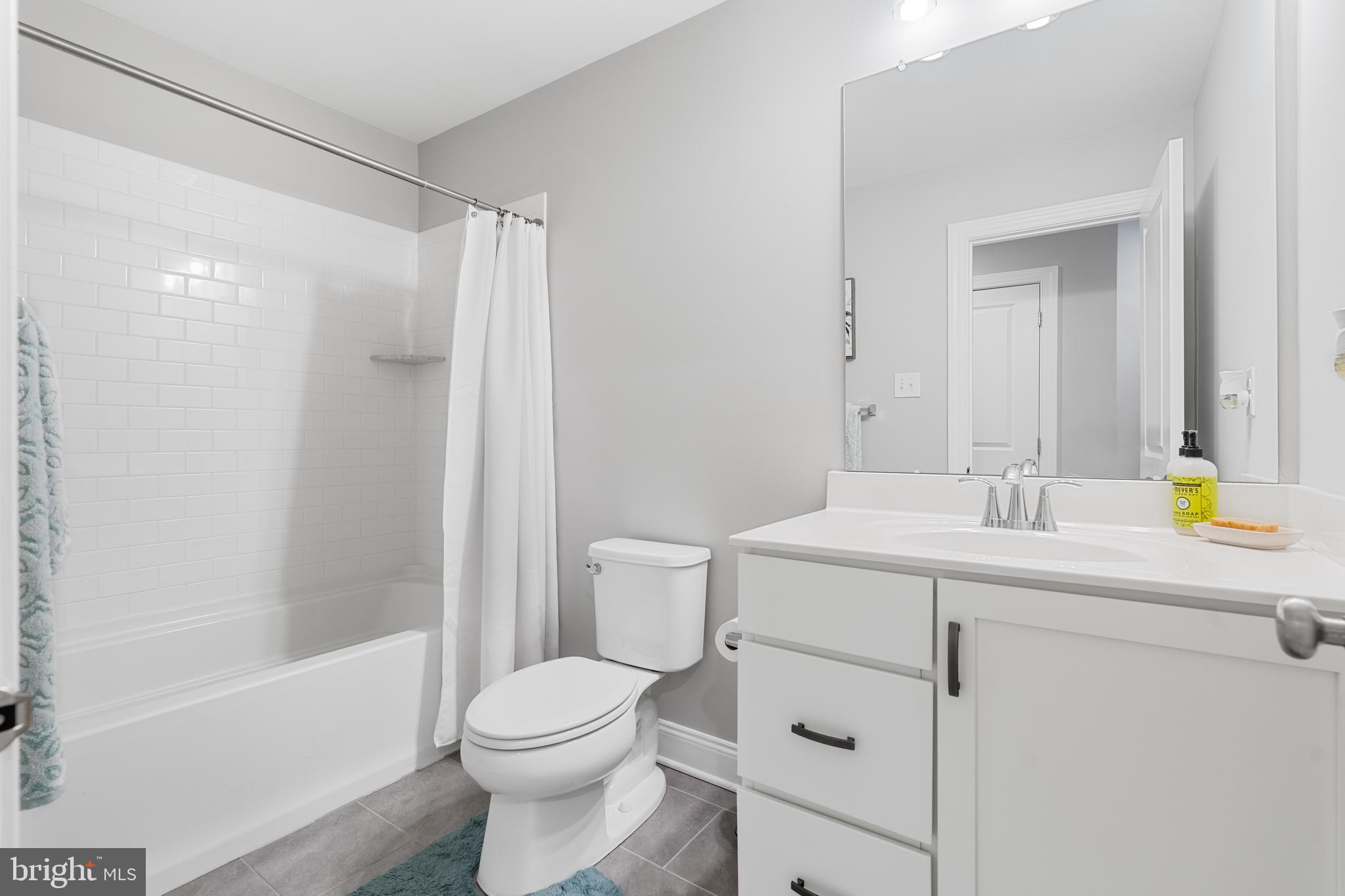 FREELAND SQUARE - Residential