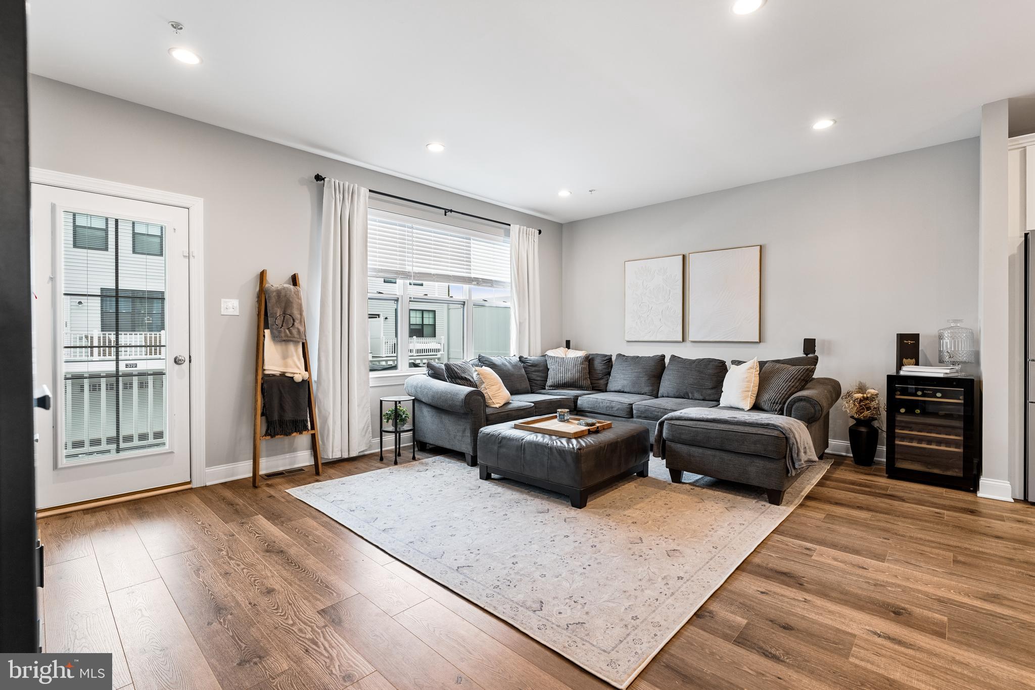 FREELAND SQUARE - Residential