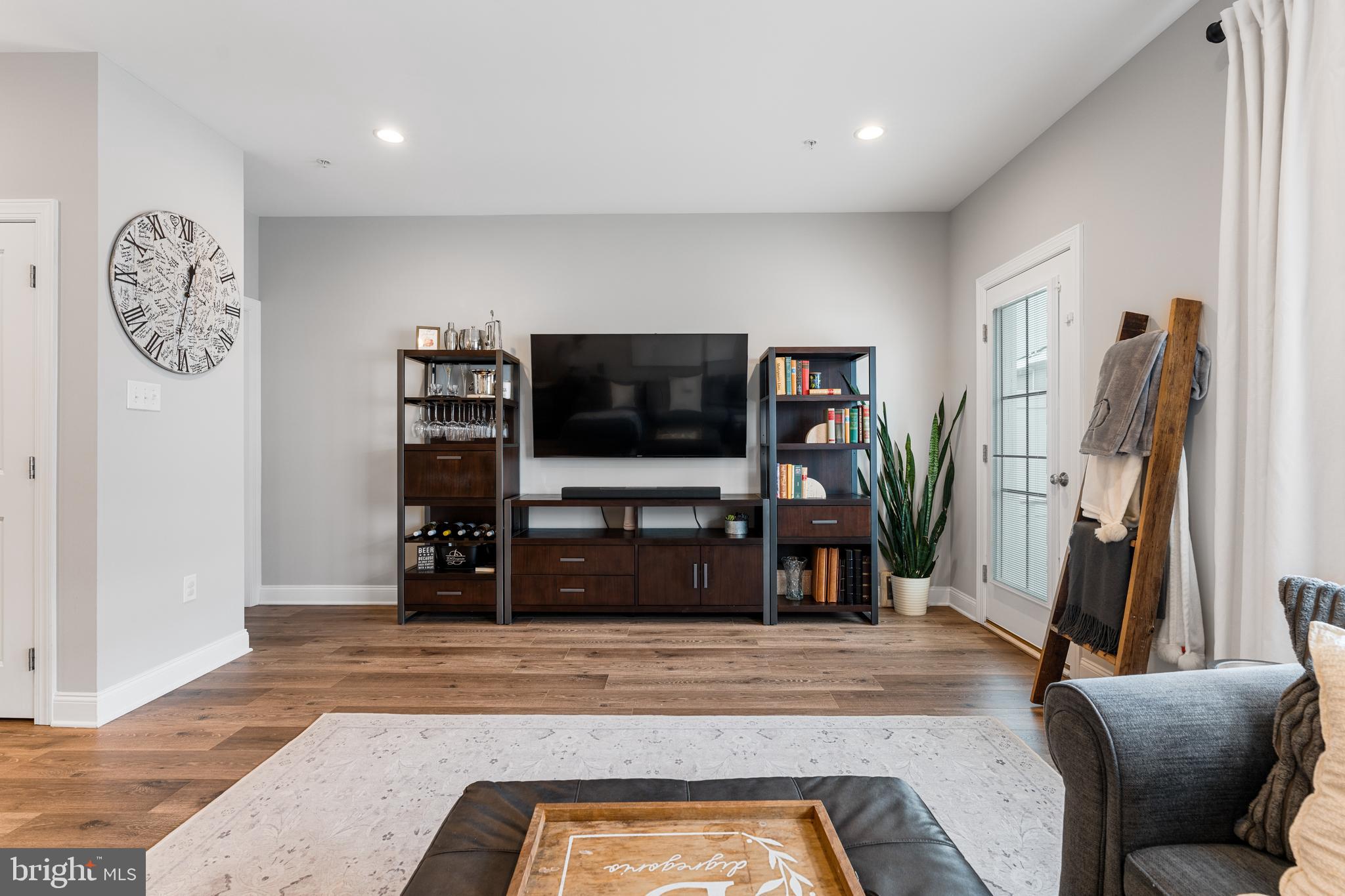 FREELAND SQUARE - Residential