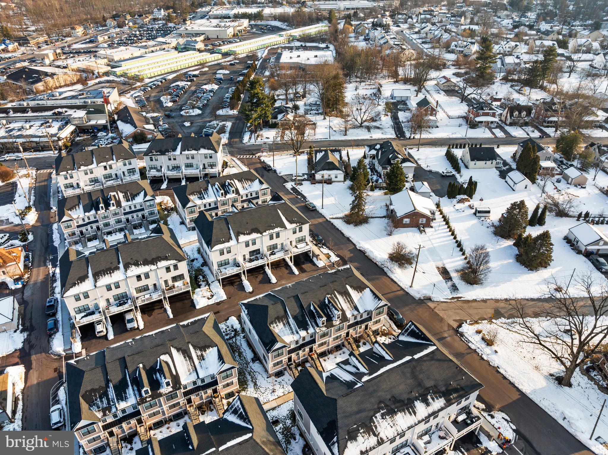 FREELAND SQUARE - Residential