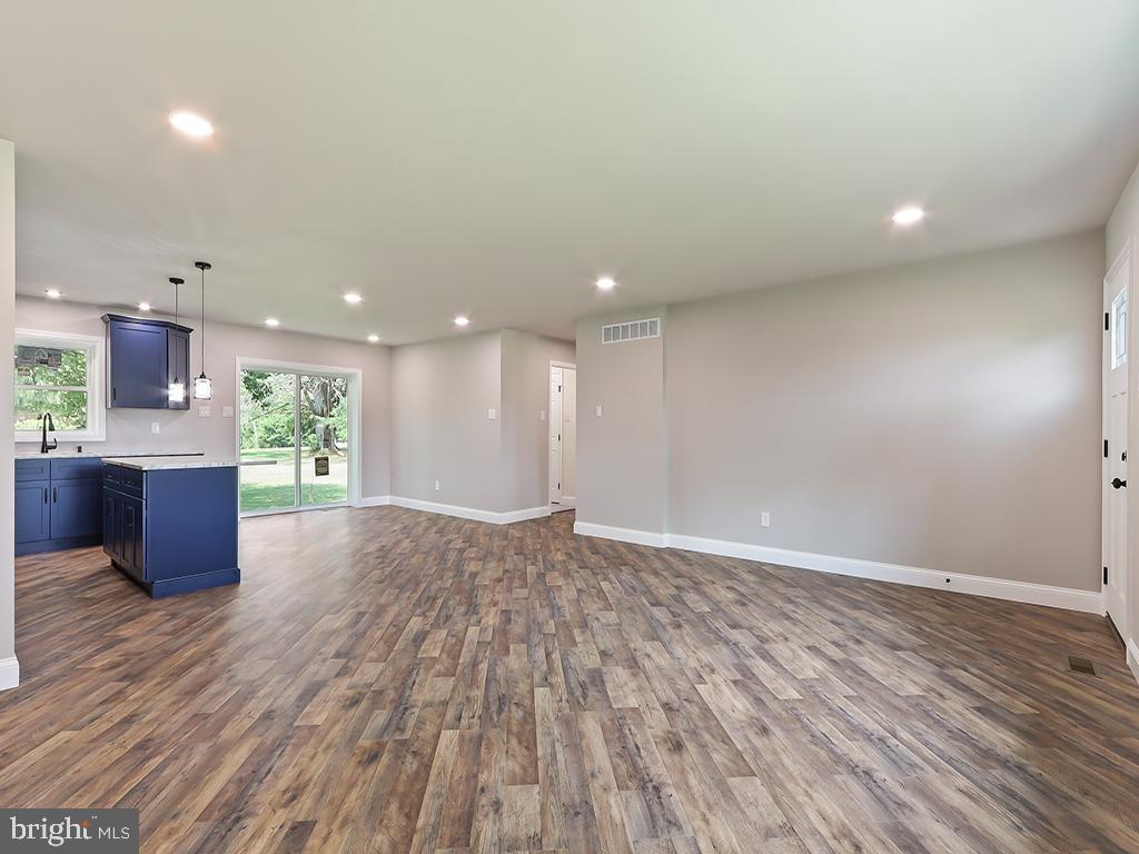 APPLEBACHSVILLE - Residential