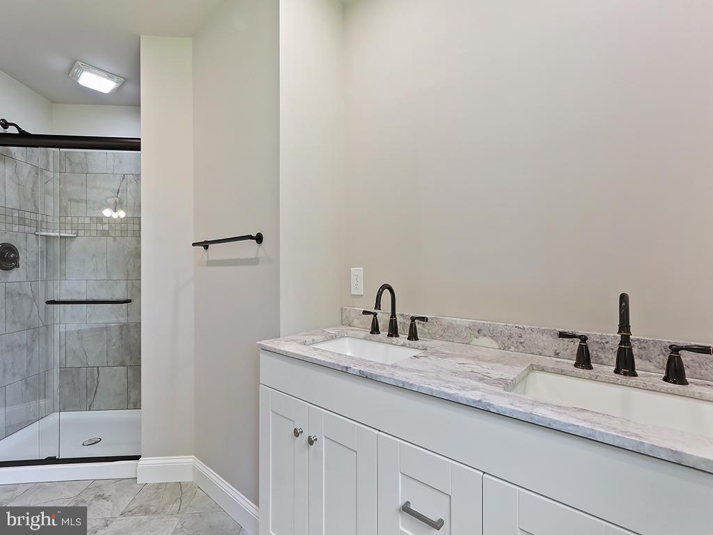 APPLEBACHSVILLE - Residential