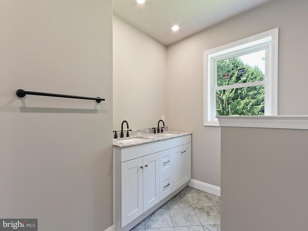 APPLEBACHSVILLE - Residential