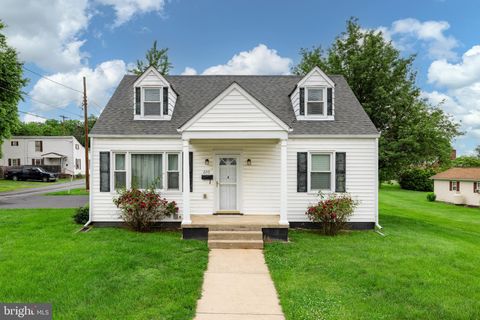 Homes For Sale - 220 Mechanic Street<br/> LURAY, VA 22835