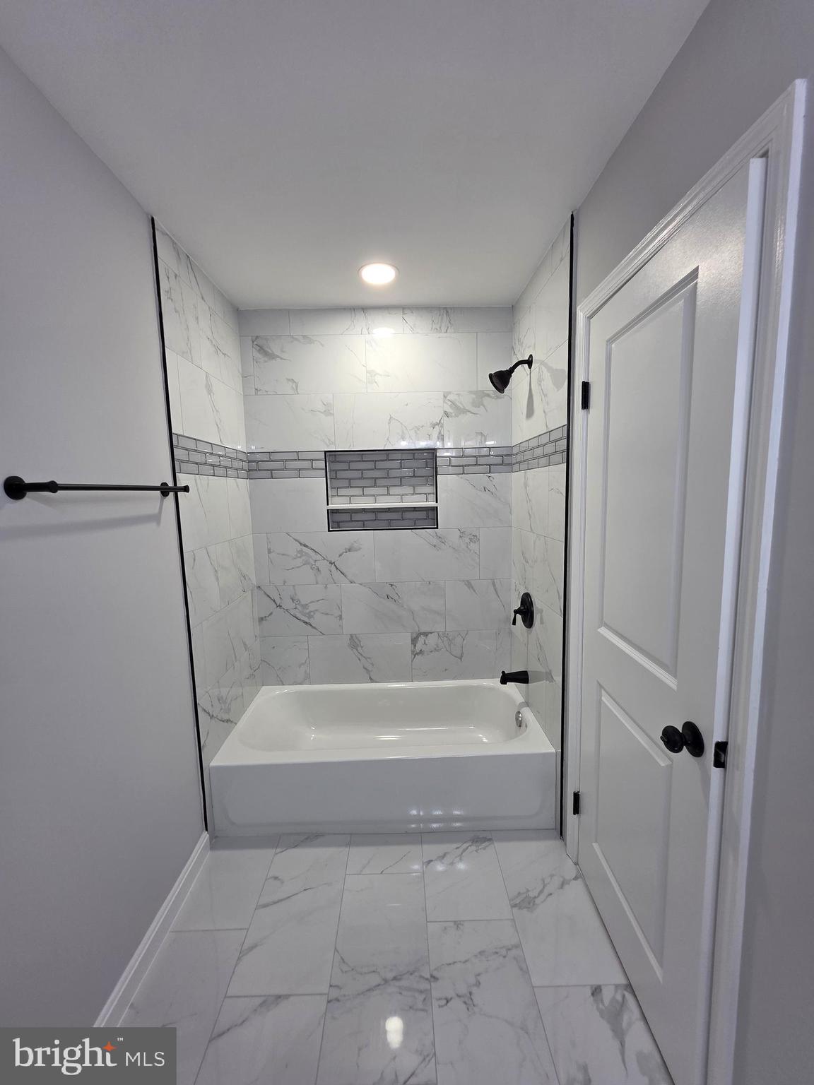 PARK SQUARE - IND HEAD - Residential