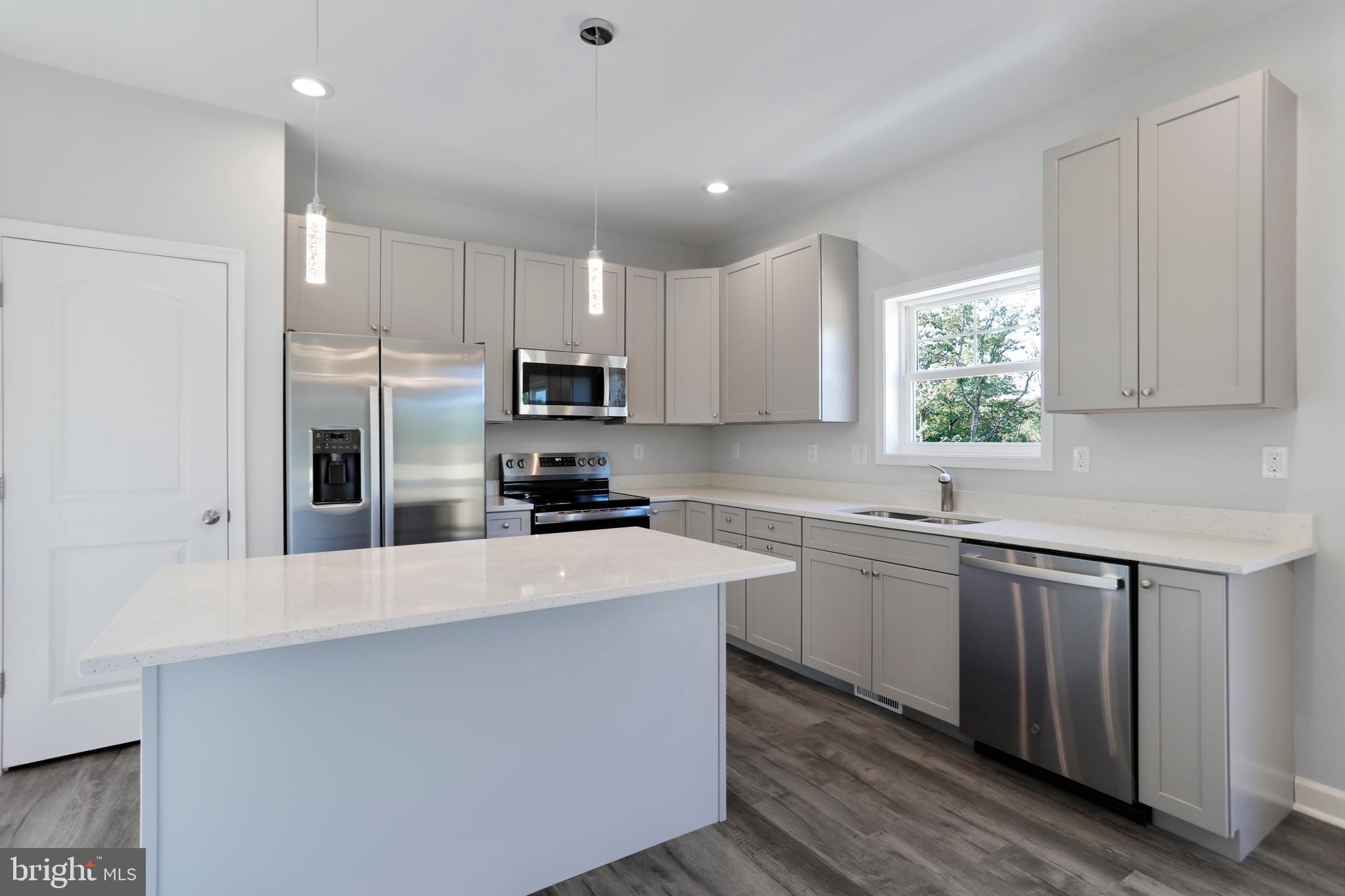 MIDDLE CREEK VISTAS - Residential