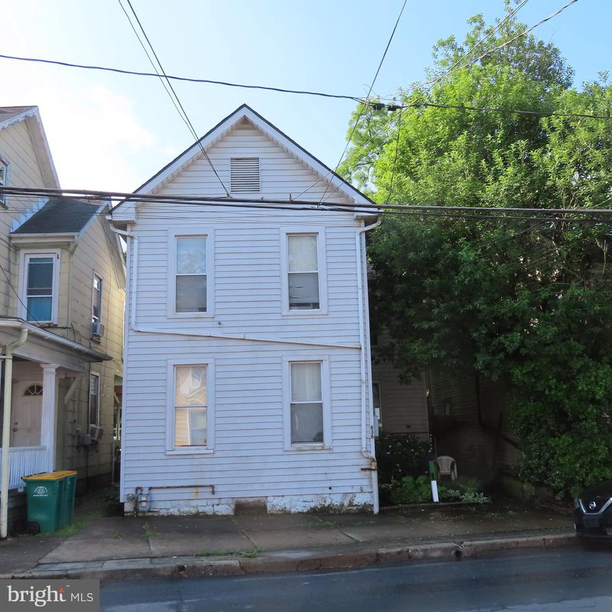 636 Broad Street Unit B - This 2nd floor unit has just been renovated with new flooring and paint through out.  Unit is 2nd floor with living room, Kitchen, Bedroom and Bath.  Utilities included in rent.  No Pets and No Smoking.  Full 1st month rent and Security Deposit Due at lease signing.  $32.22 Applicaiton Fee for Each Adult.