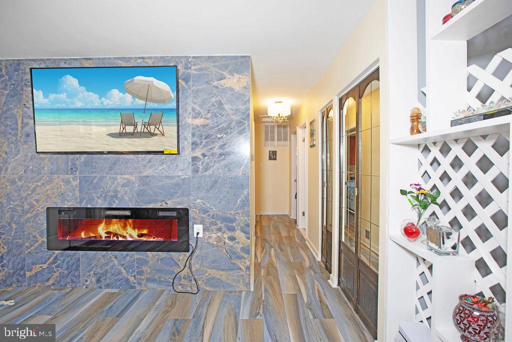 LAKE RIDGE - Residential Lease