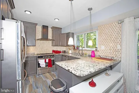 12611 Valleywood Drive, Woodbridge, VA MLS: VAPW2093252
