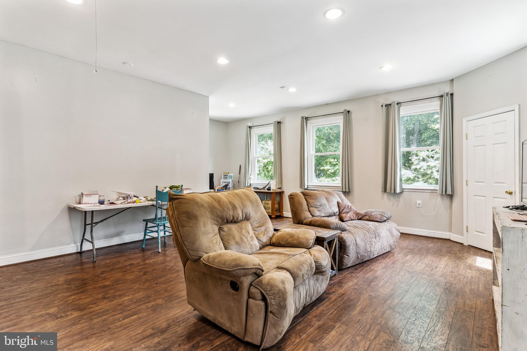 AVON CREST - Residential