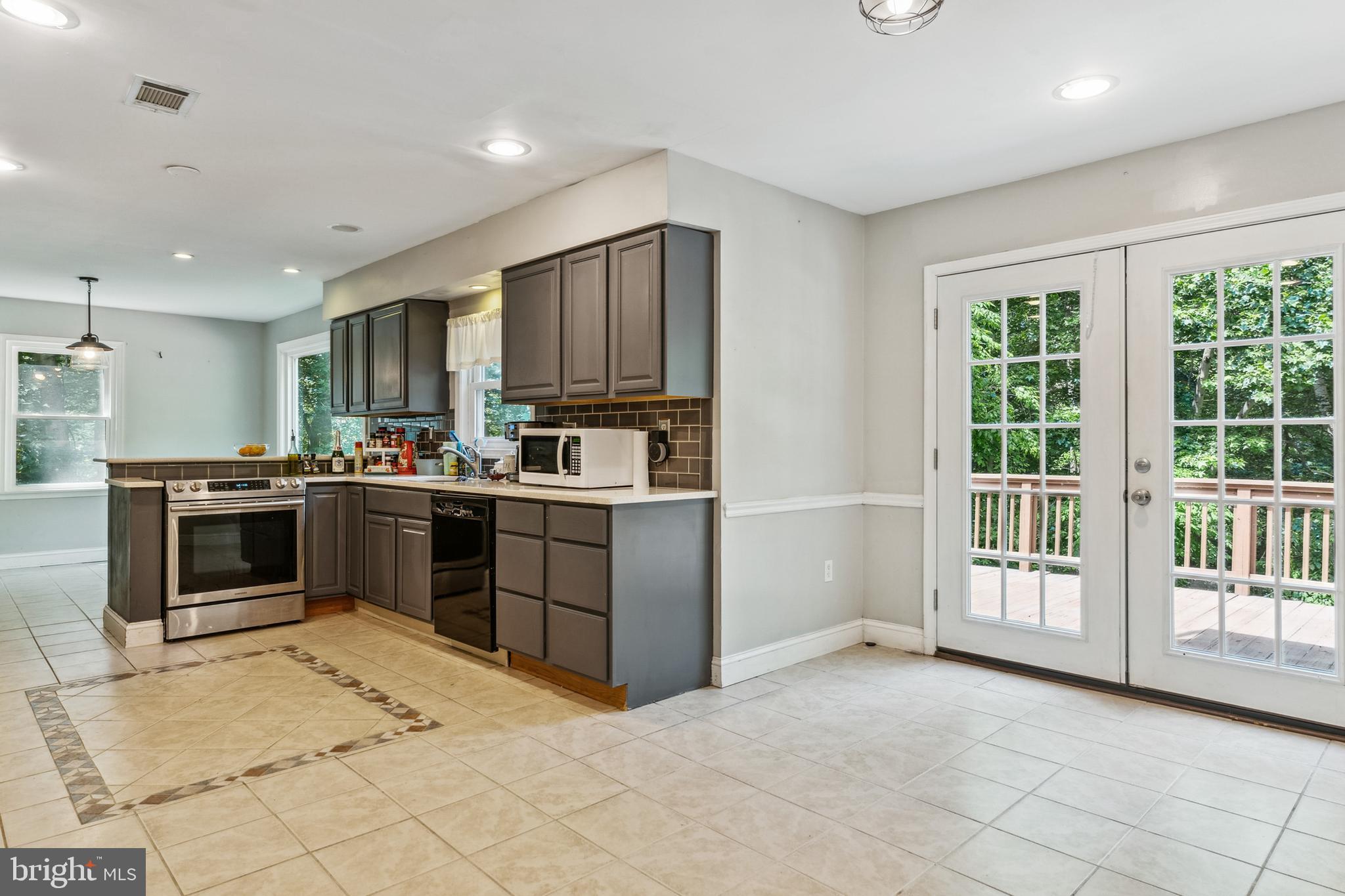 AVON CREST - Residential