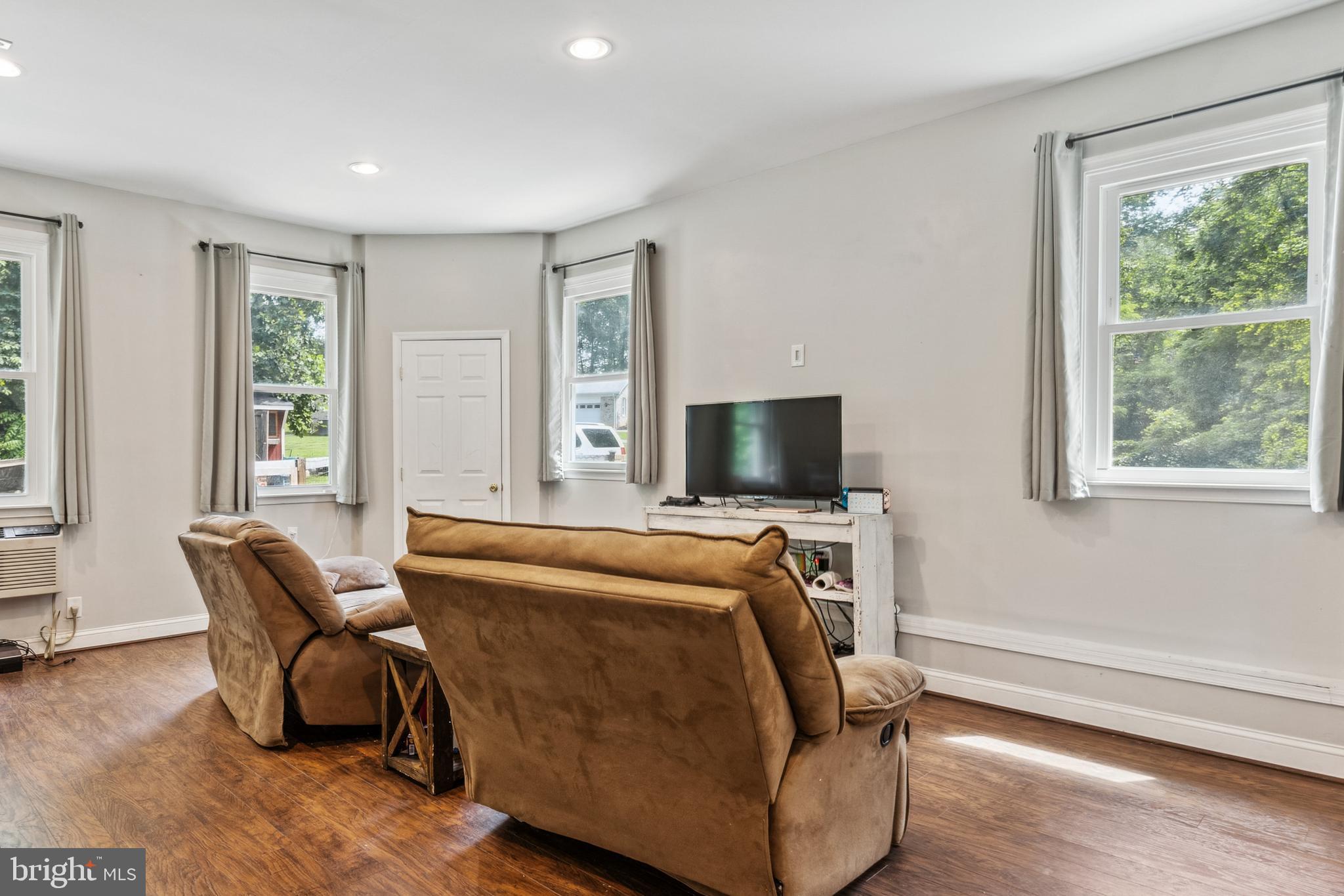 AVON CREST - Residential