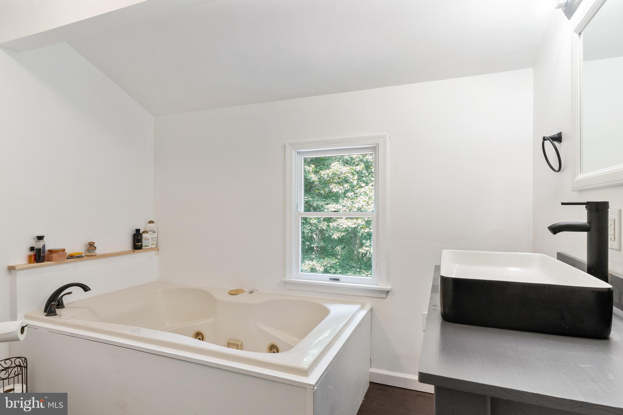 AVON CREST - Residential