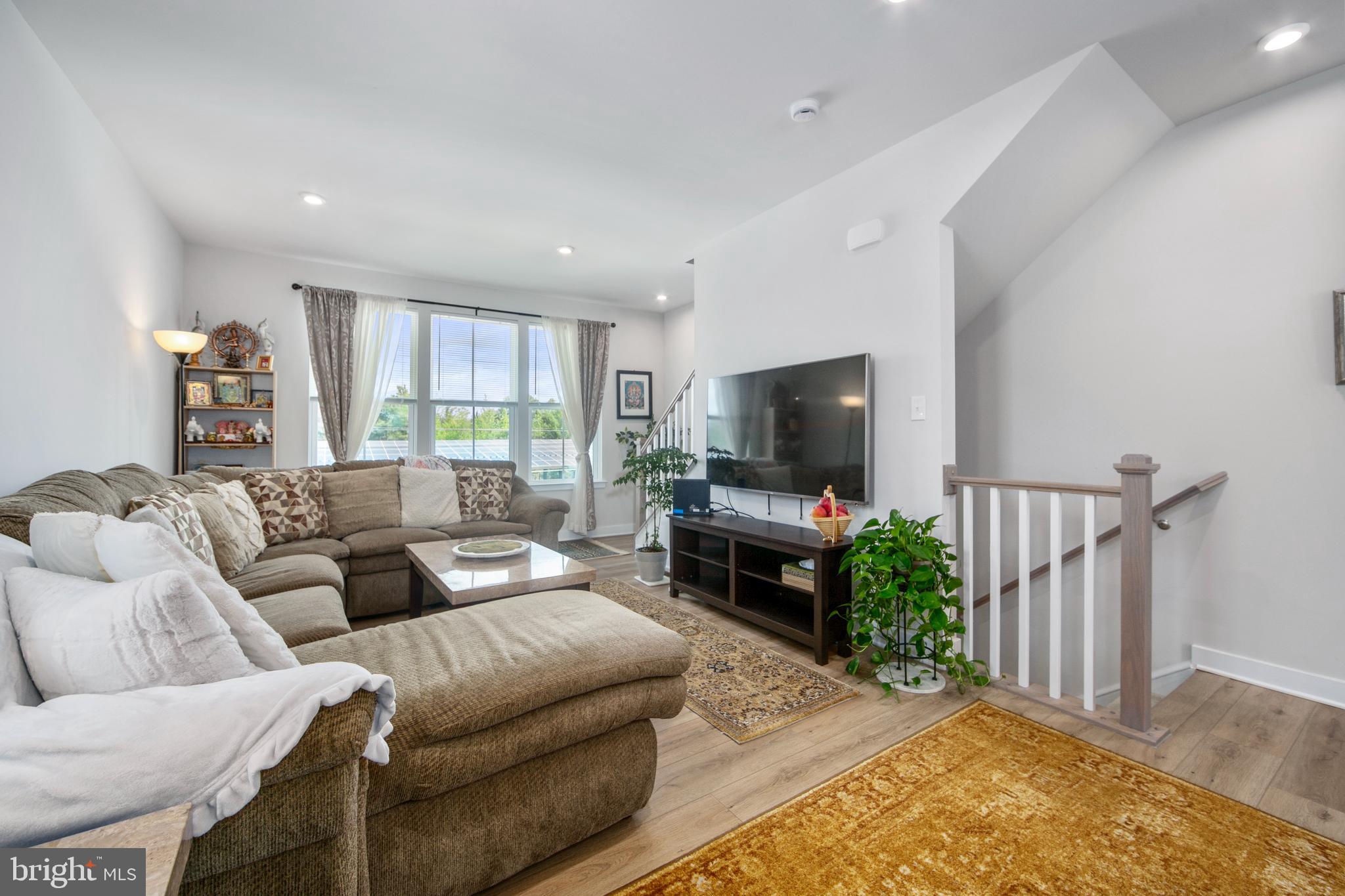 7 SIDNEY LANE