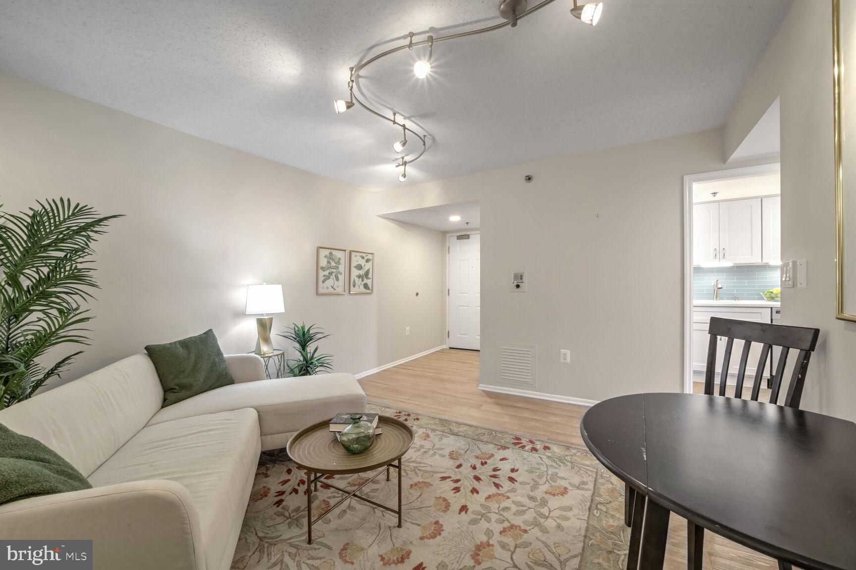 900 N TAYLOR STREET 1124