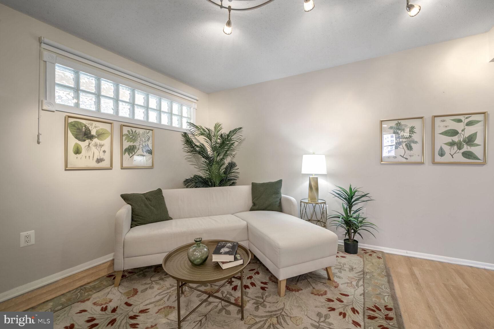 900 N TAYLOR STREET 1124