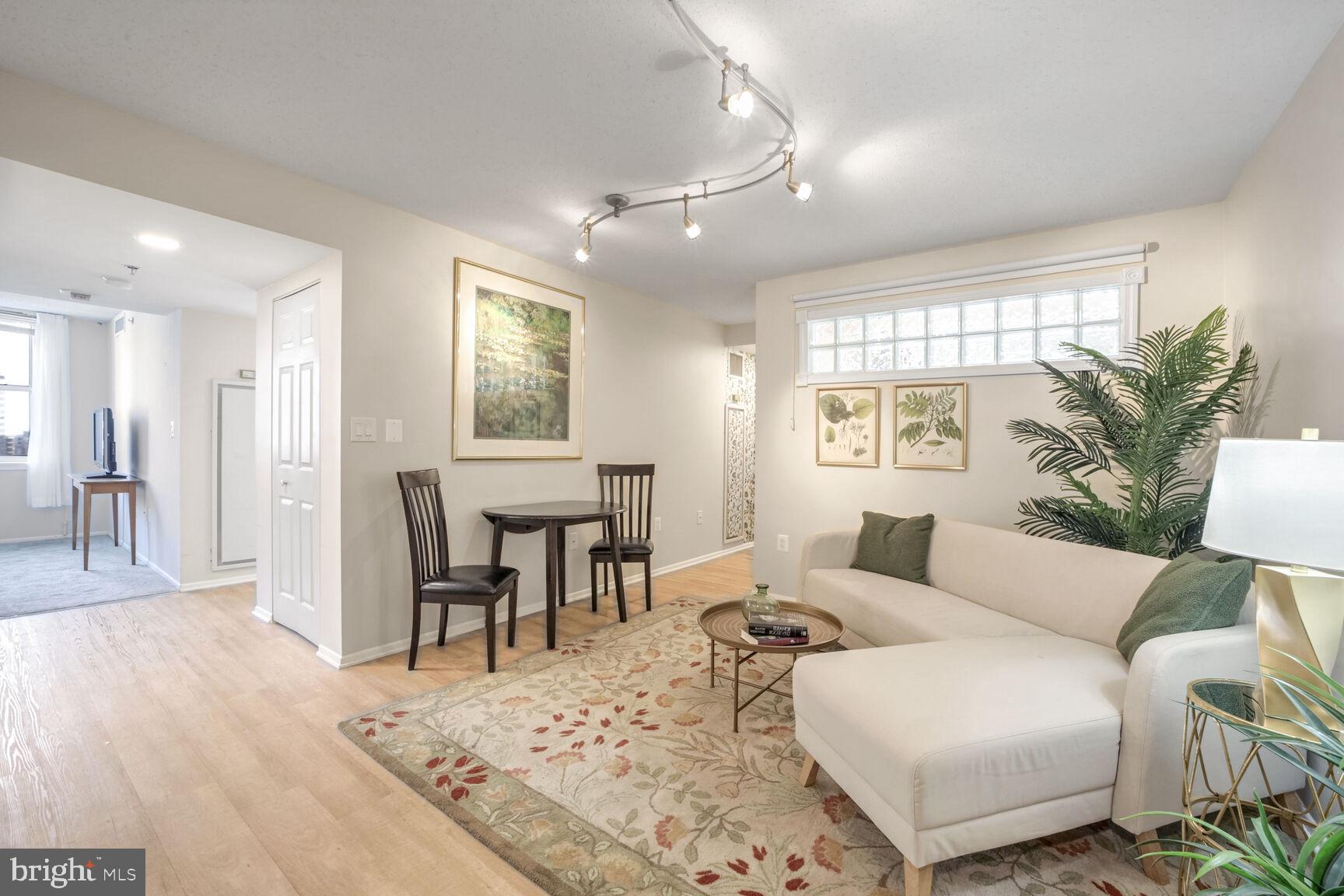 900 N TAYLOR STREET 1124