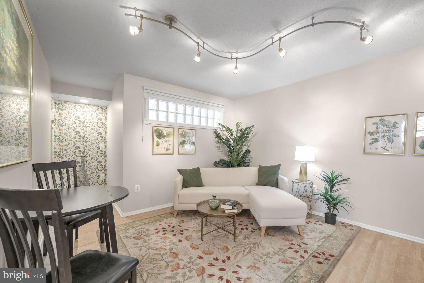 900 N TAYLOR STREET 1124