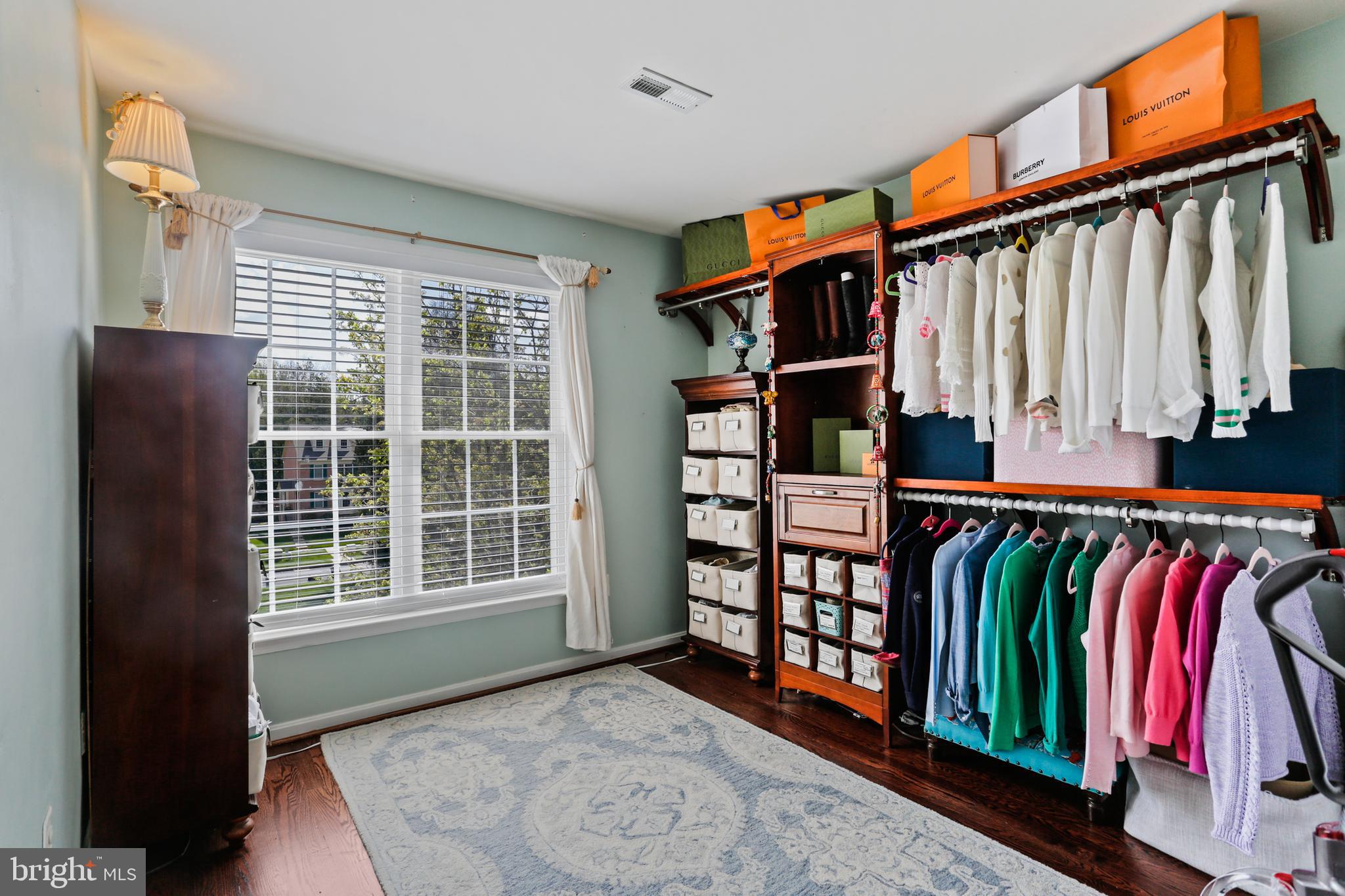 HUNTERS RUN - Residential