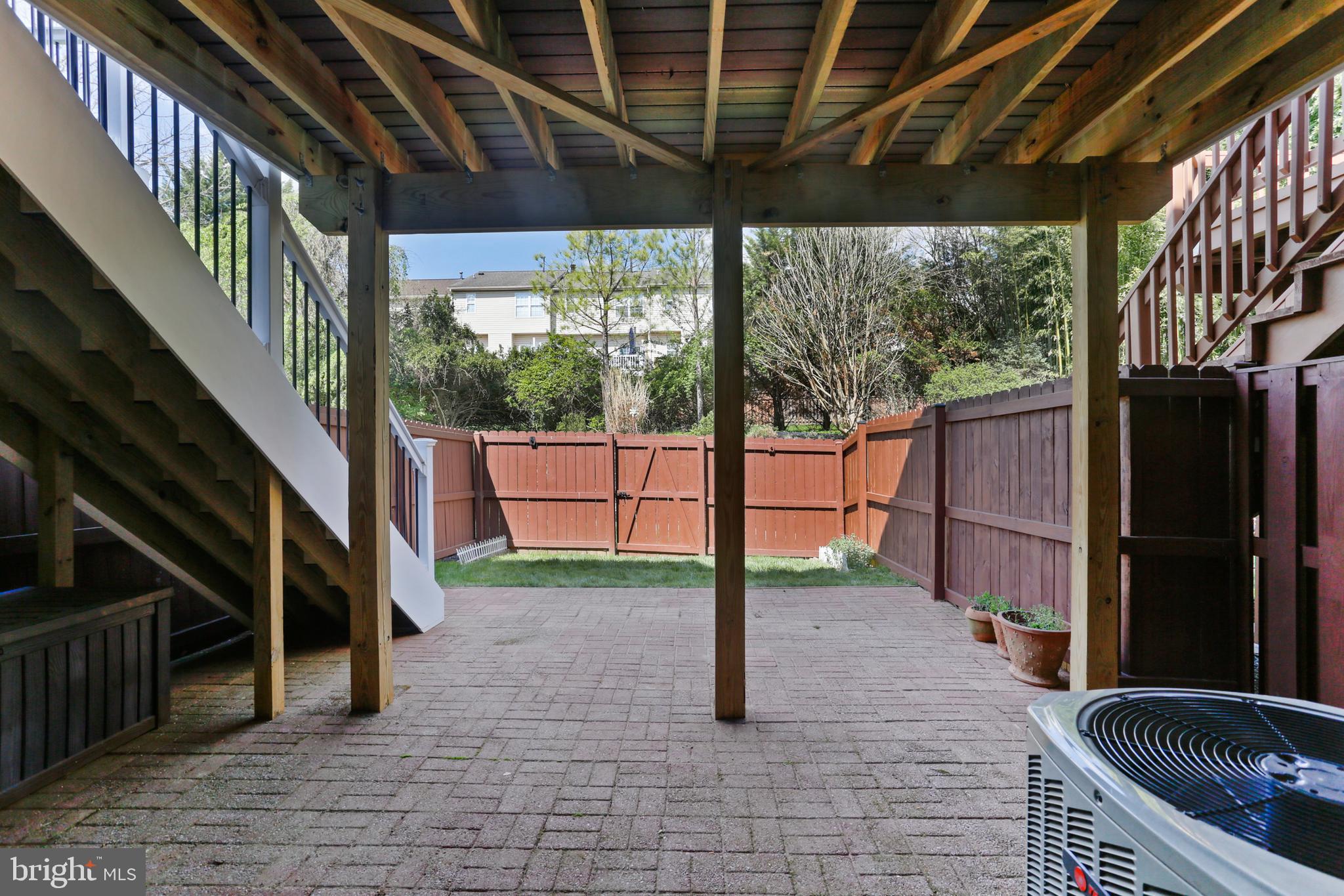 HUNTERS RUN - Residential