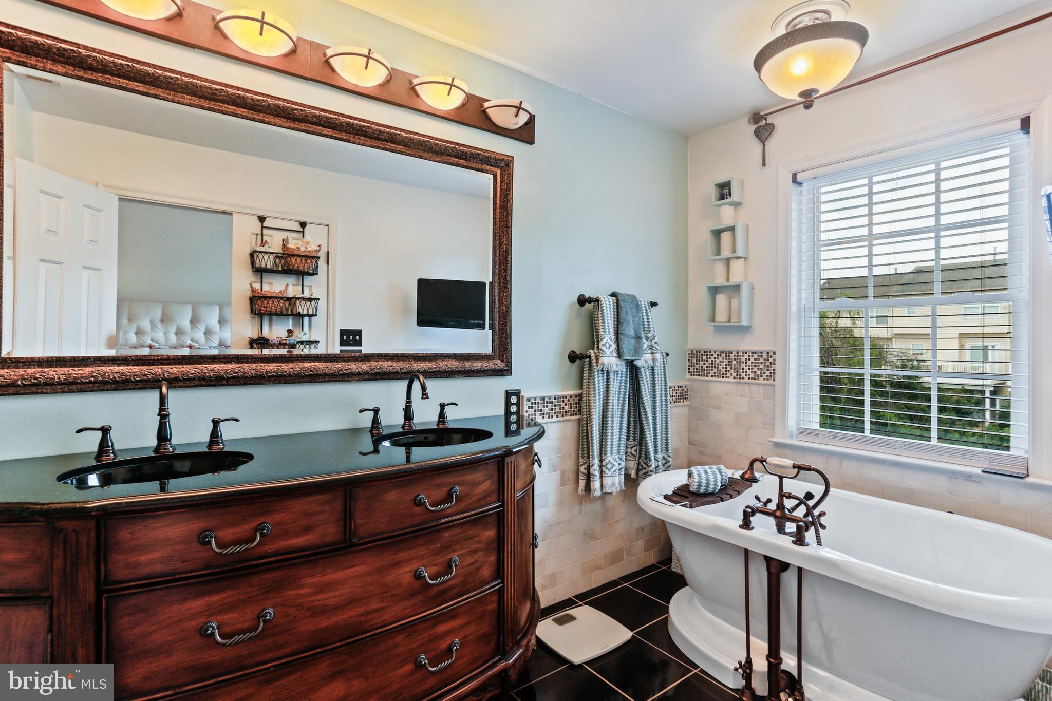 HUNTERS RUN - Residential