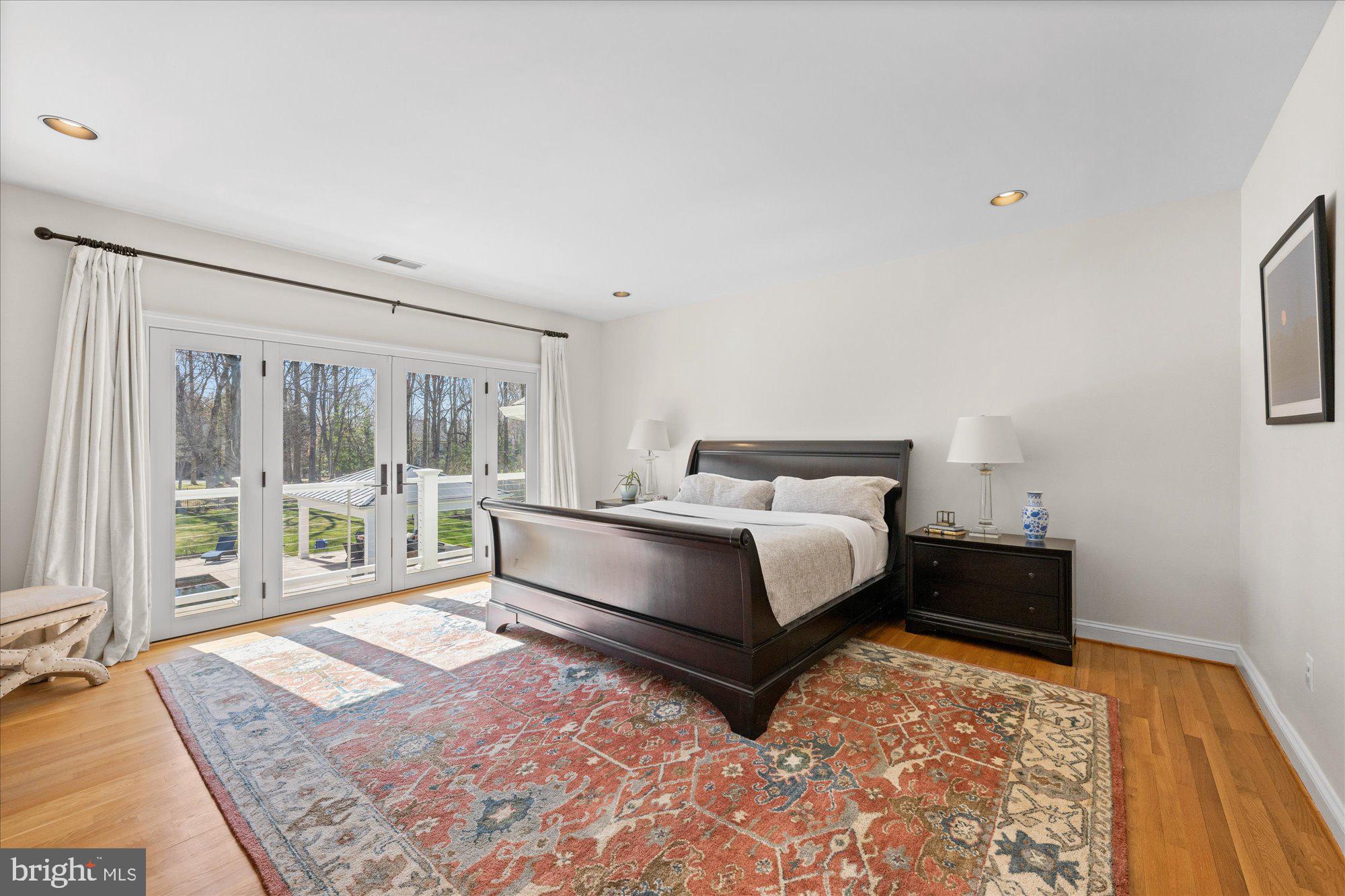 POTOMAC OUTSIDE - Residential