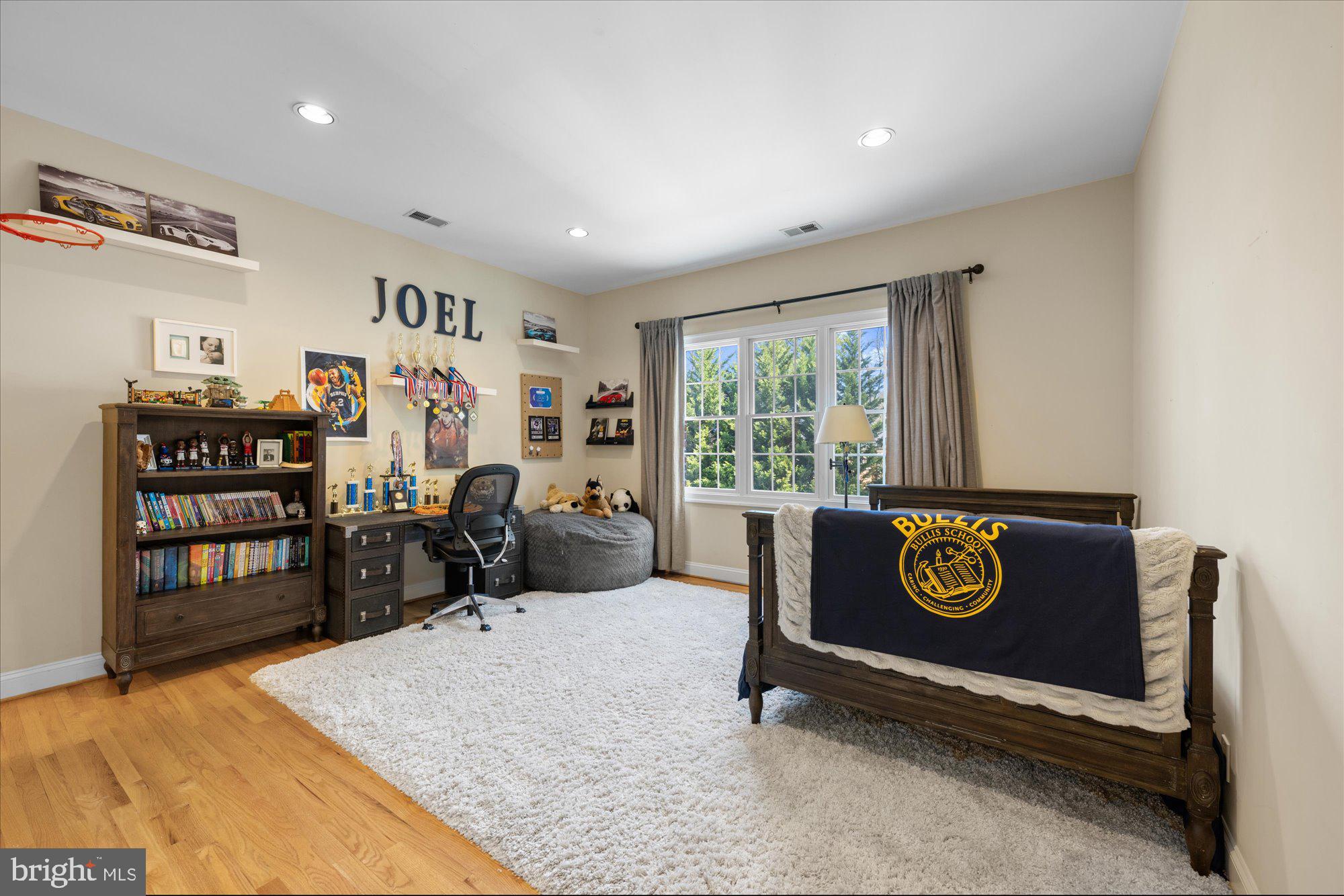 POTOMAC OUTSIDE - Residential