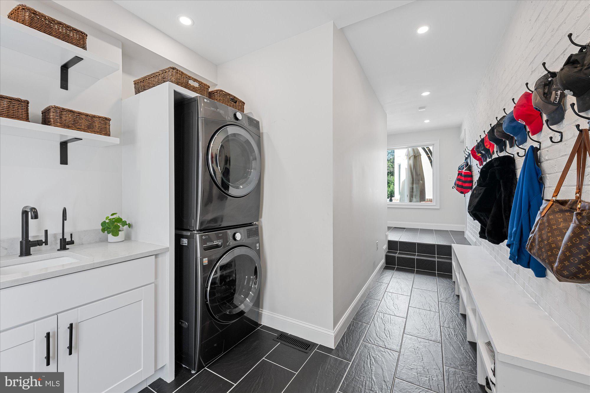 POTOMAC OUTSIDE - Residential