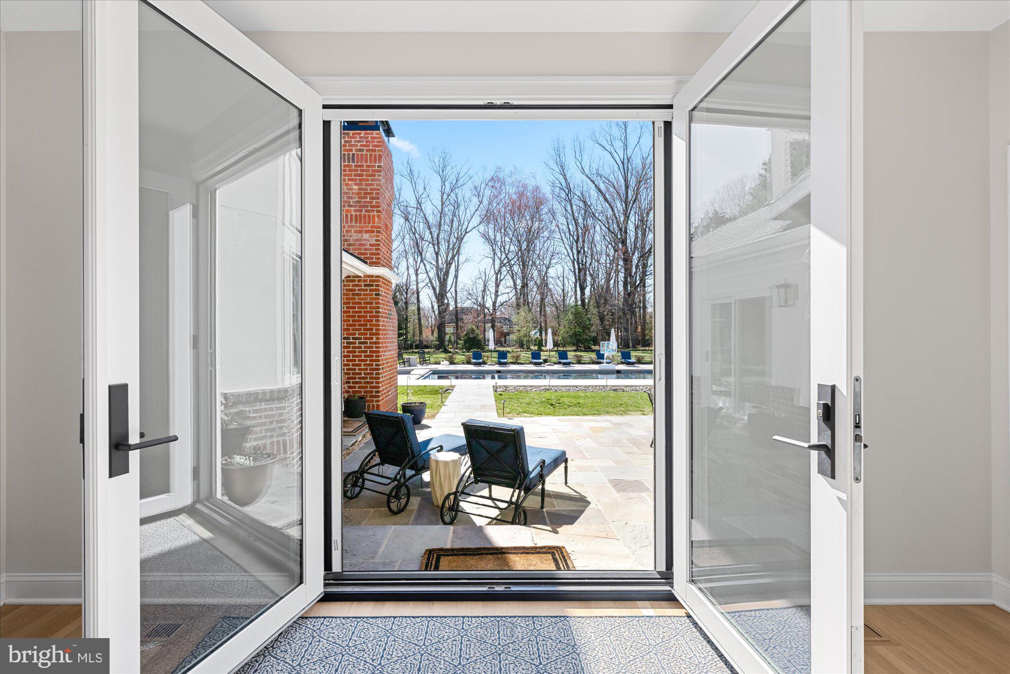 POTOMAC OUTSIDE - Residential