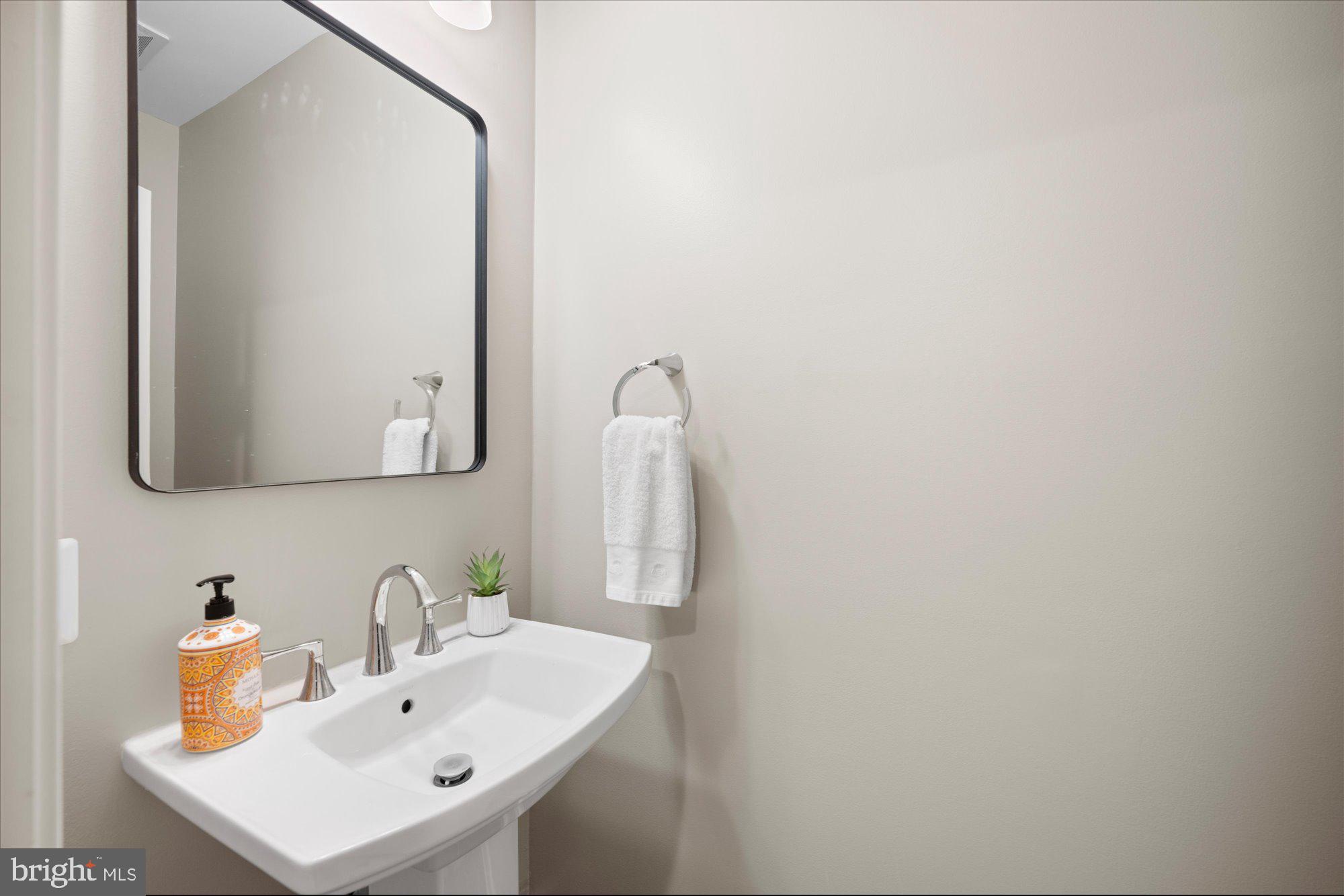 POTOMAC OUTSIDE - Residential