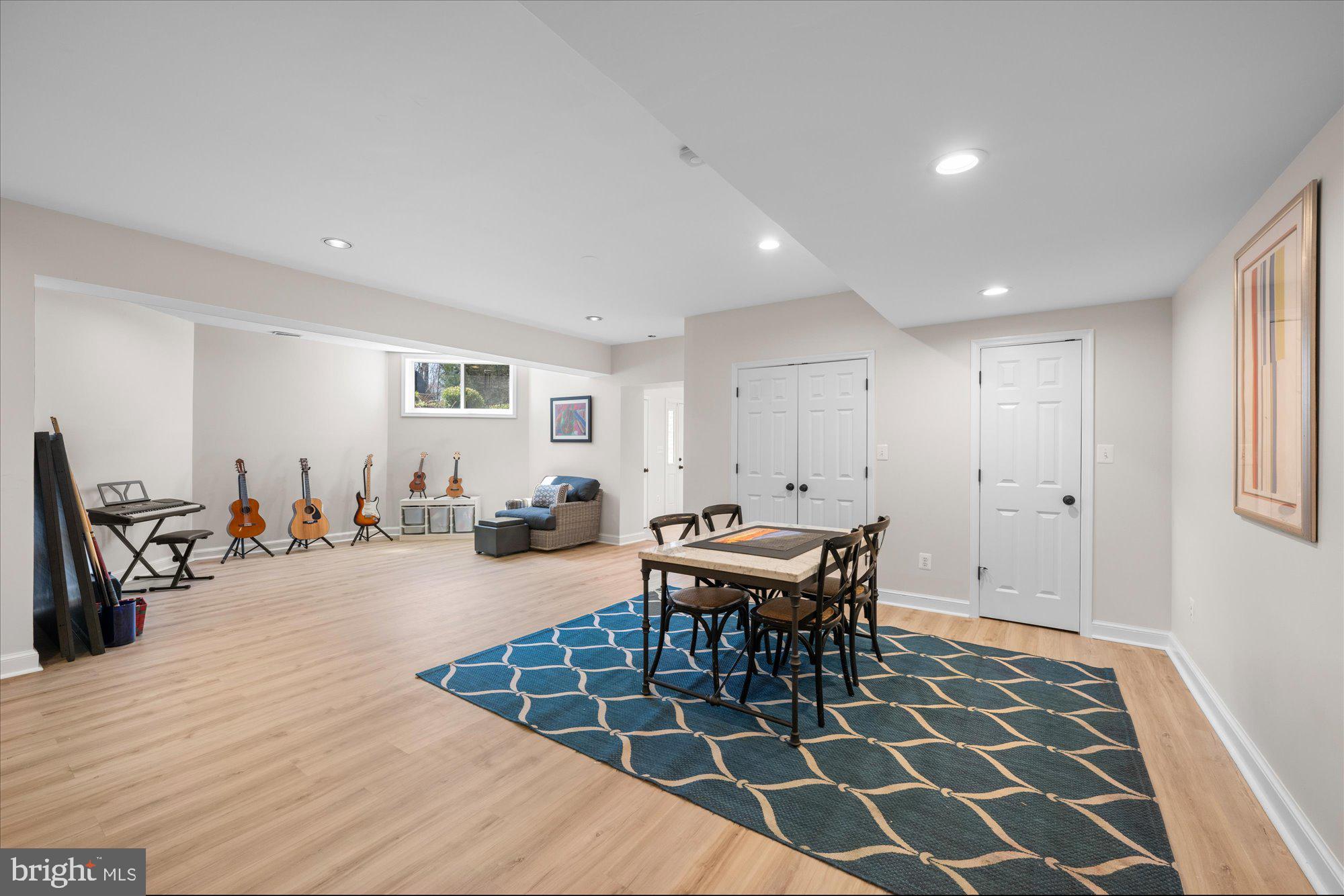 POTOMAC OUTSIDE - Residential