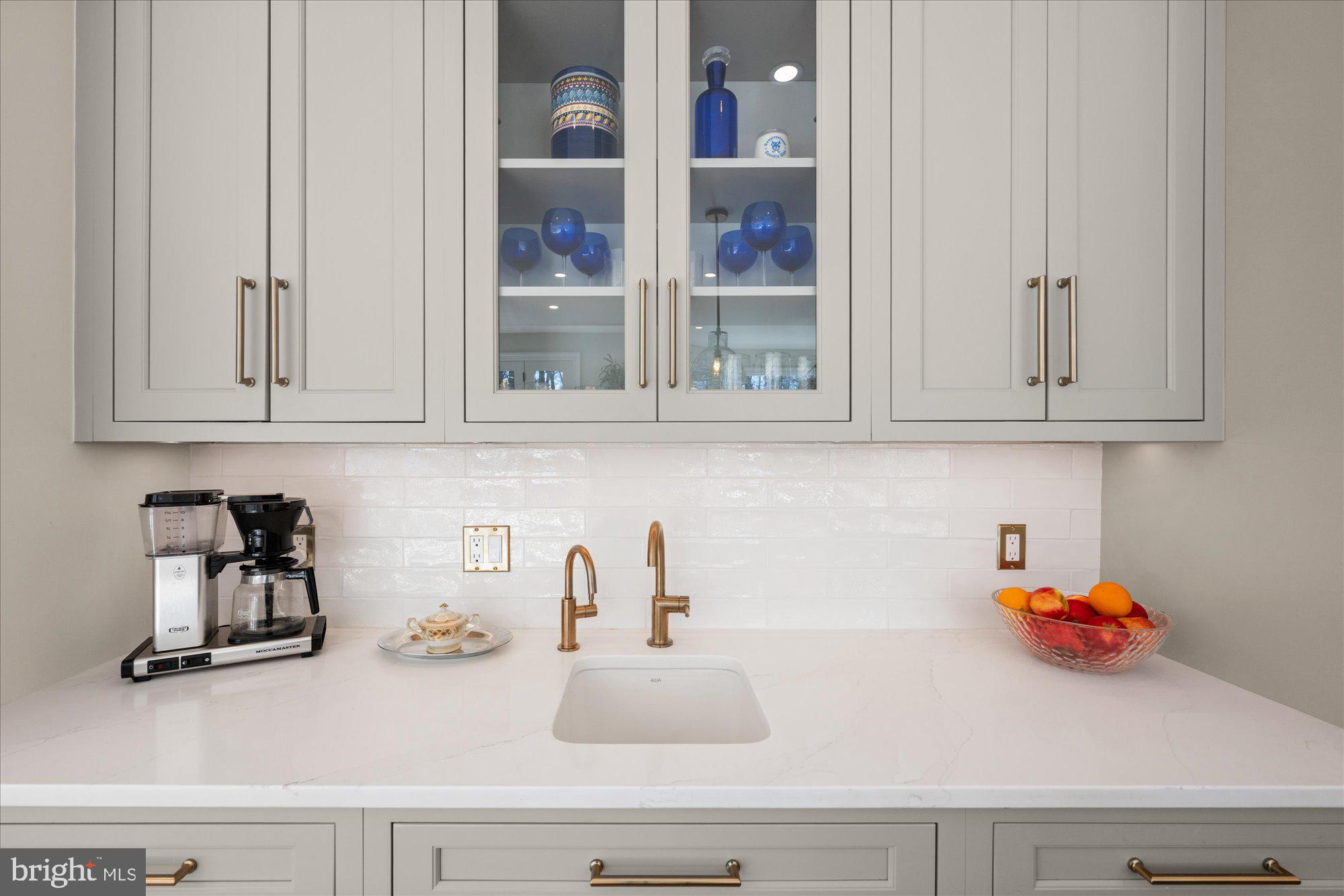 POTOMAC OUTSIDE - Residential