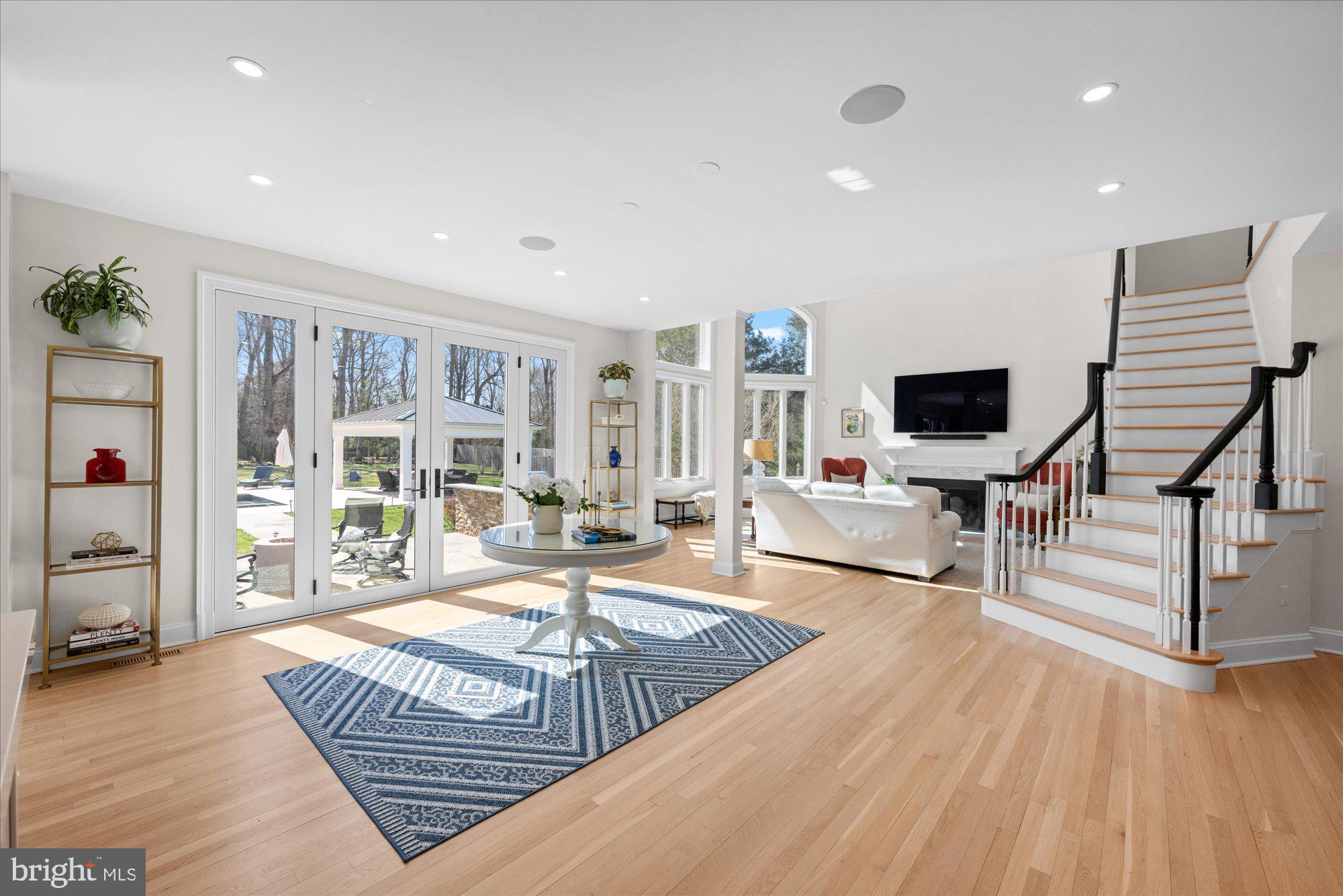 POTOMAC OUTSIDE - Residential