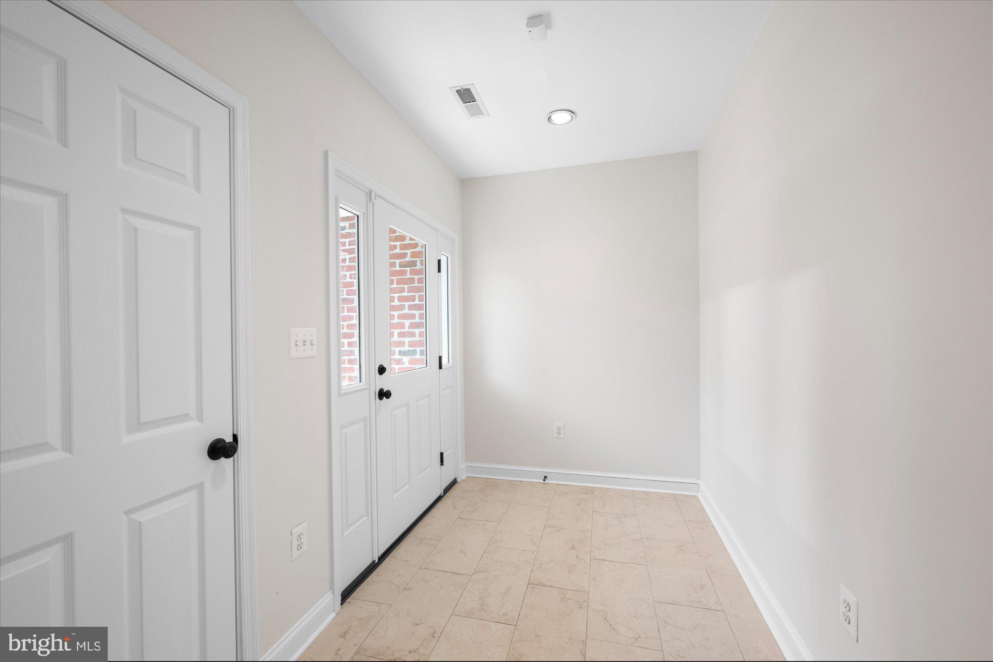 POTOMAC OUTSIDE - Residential