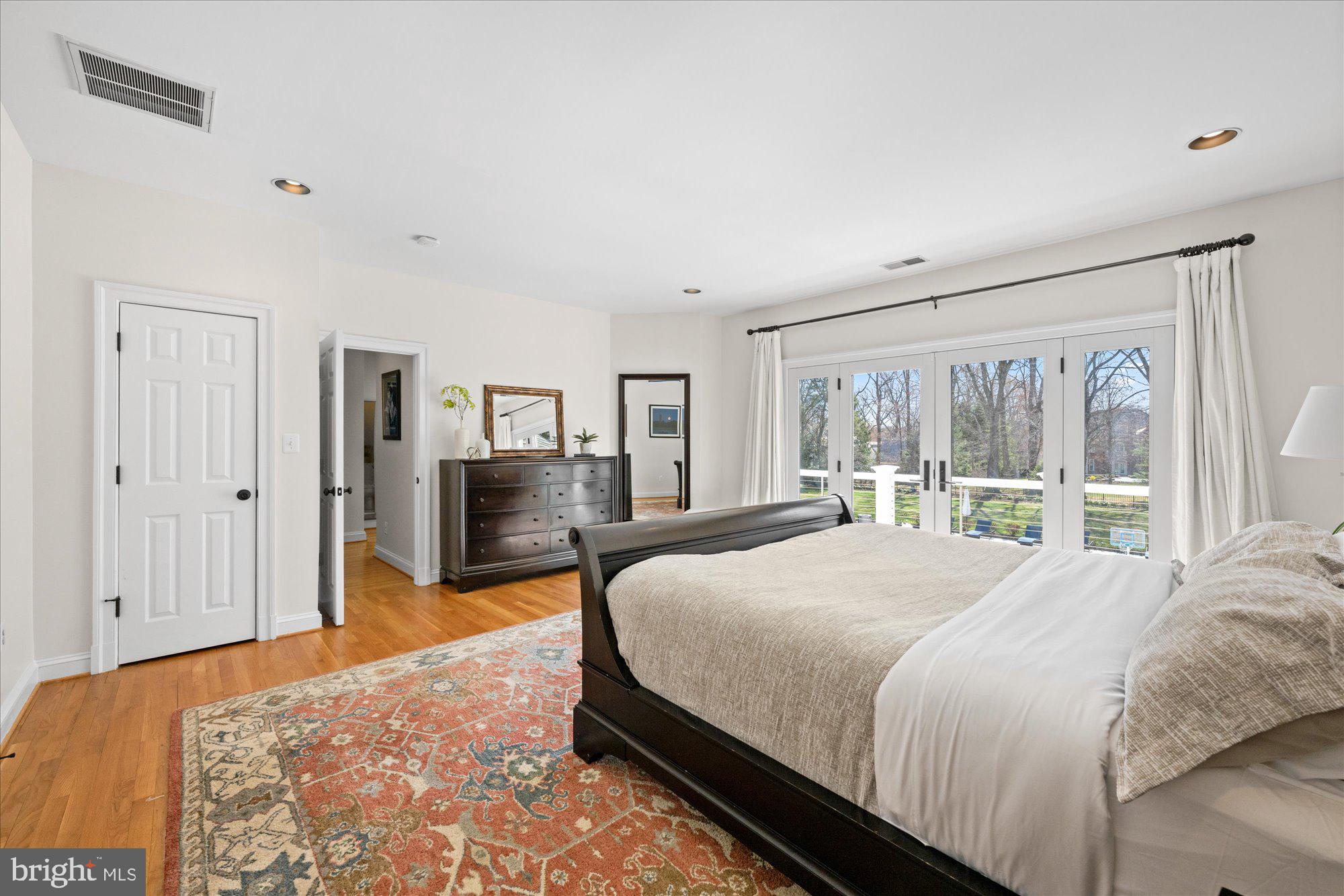 POTOMAC OUTSIDE - Residential