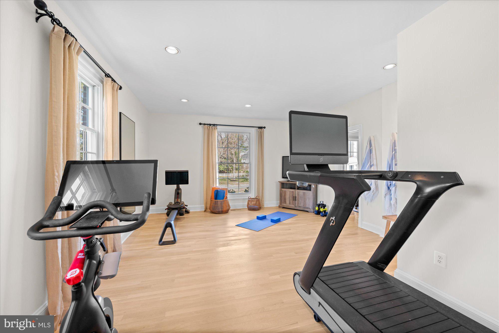 POTOMAC OUTSIDE - Residential