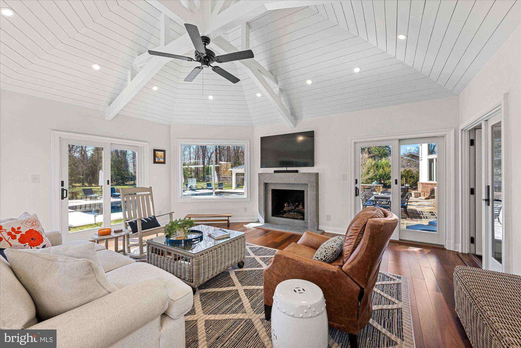 POTOMAC OUTSIDE - Residential