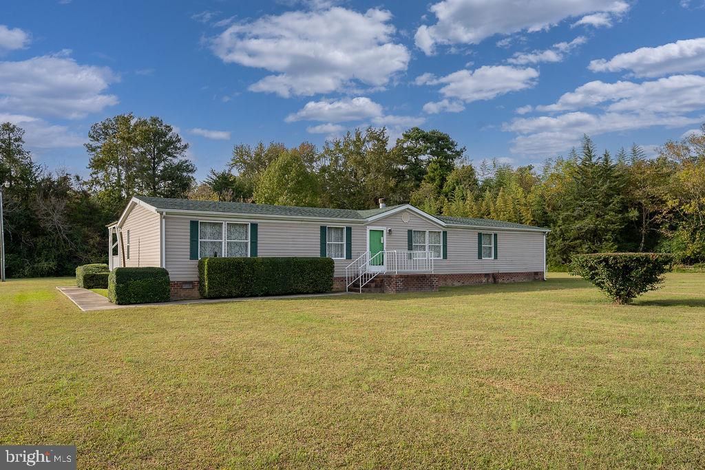 Photo of 325 Bowlers Road, TAPPAHANNOCK, VA 22560 (MLS # VAES2002062)