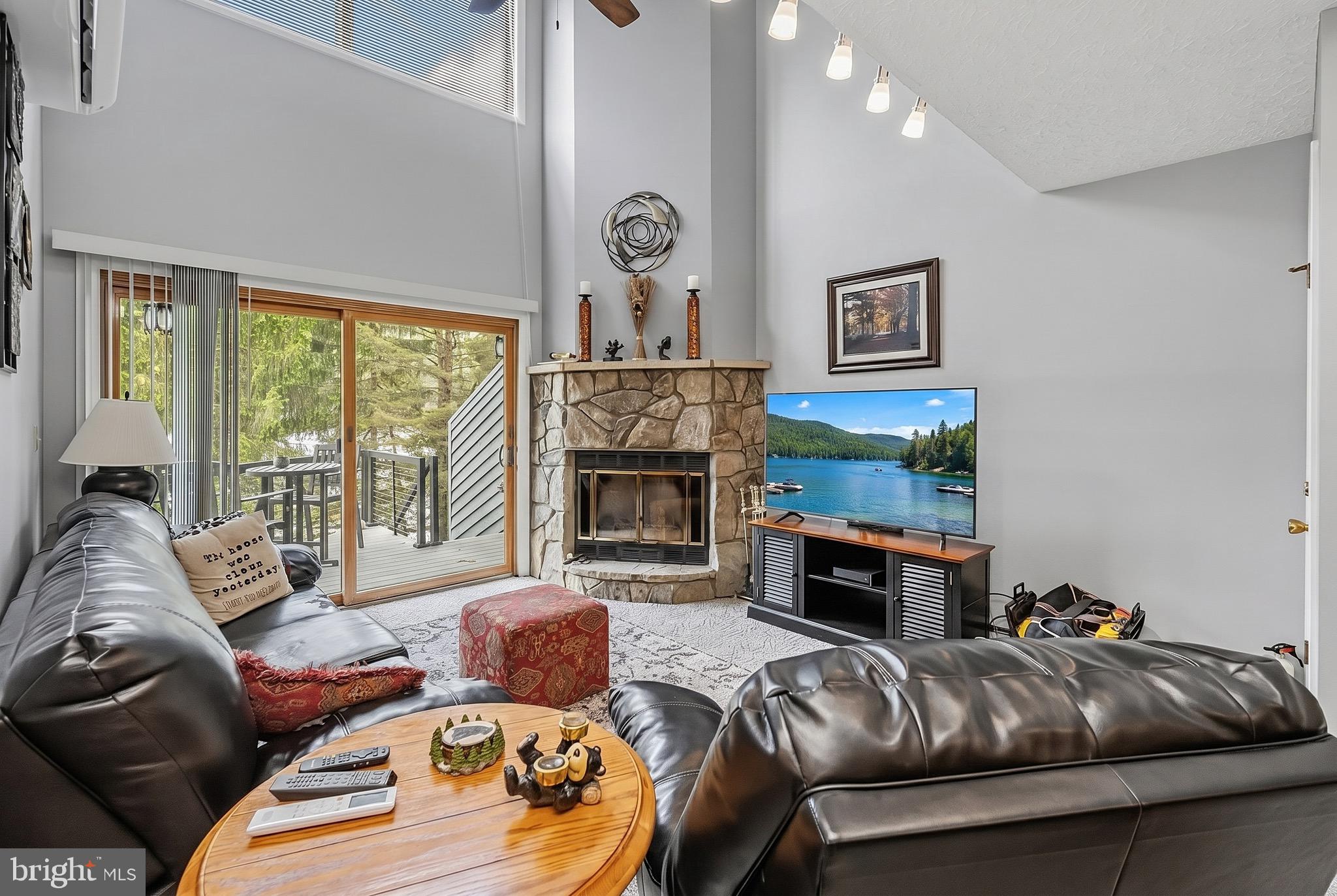 PINEBREEZE - Residential